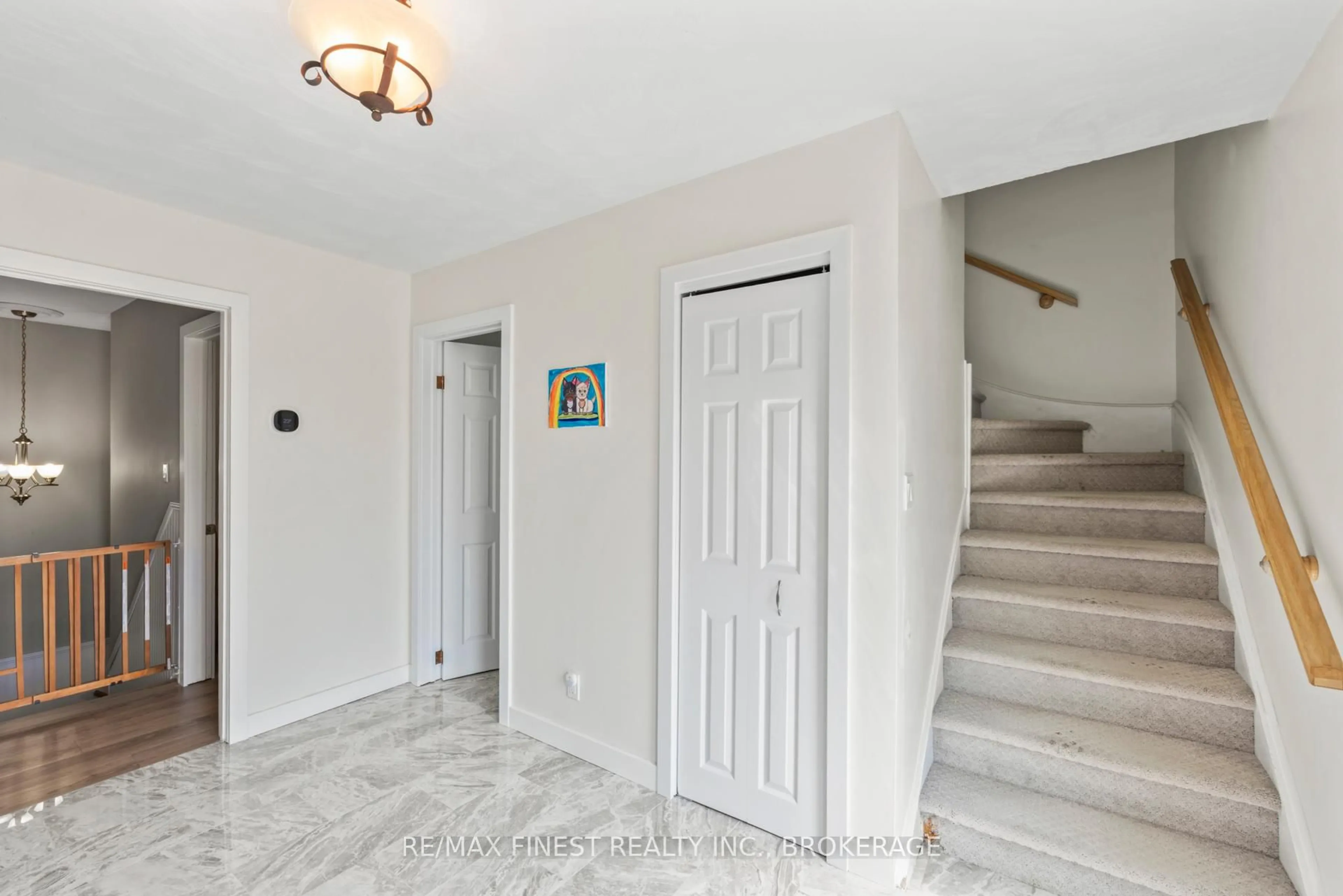 Indoor entryway for 3327 Loughborough Dr, Kingston Ontario K0H 1S0