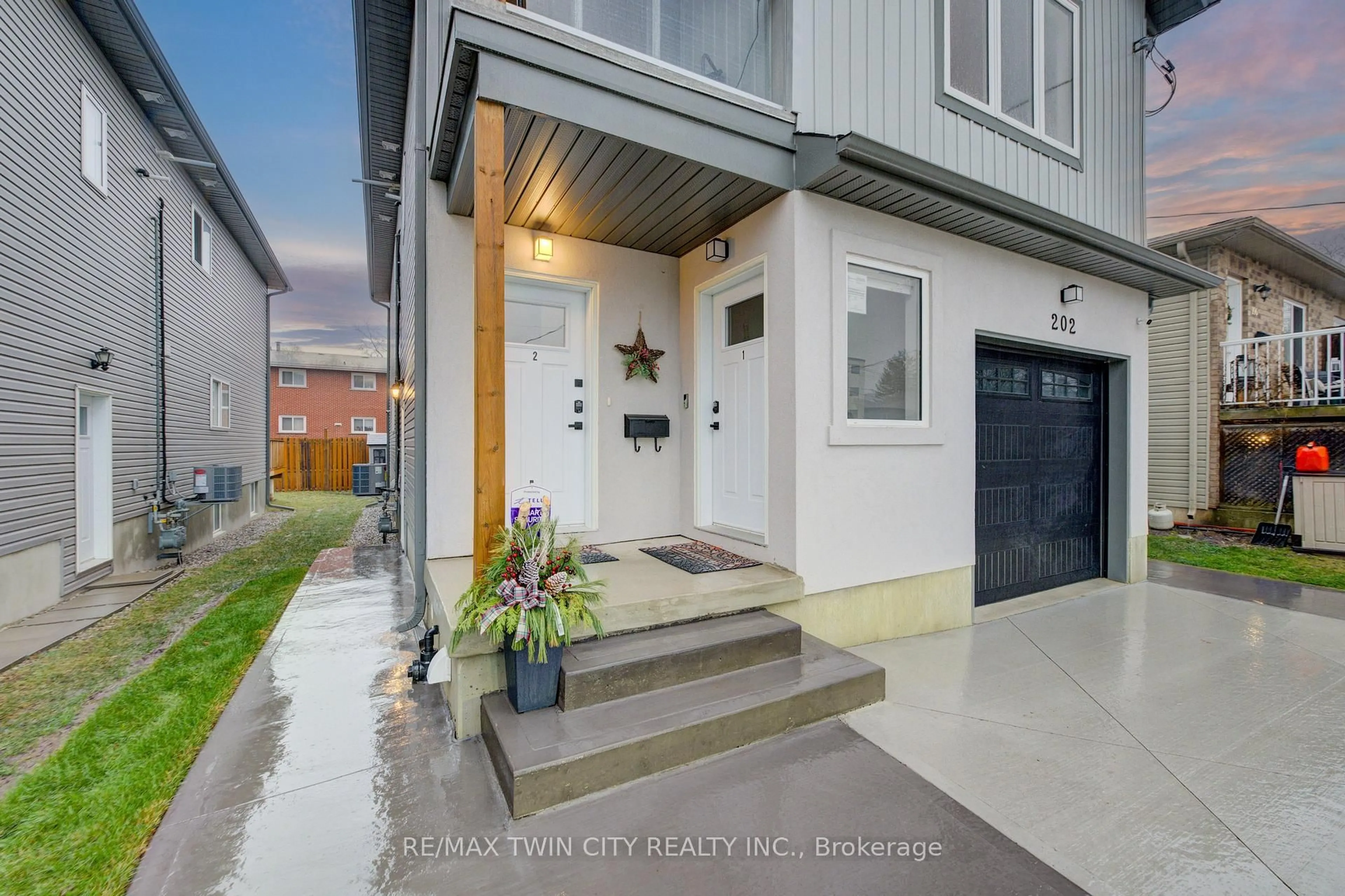 Unknown for 202 Fifth Ave, Kitchener Ontario N2C 1P7
