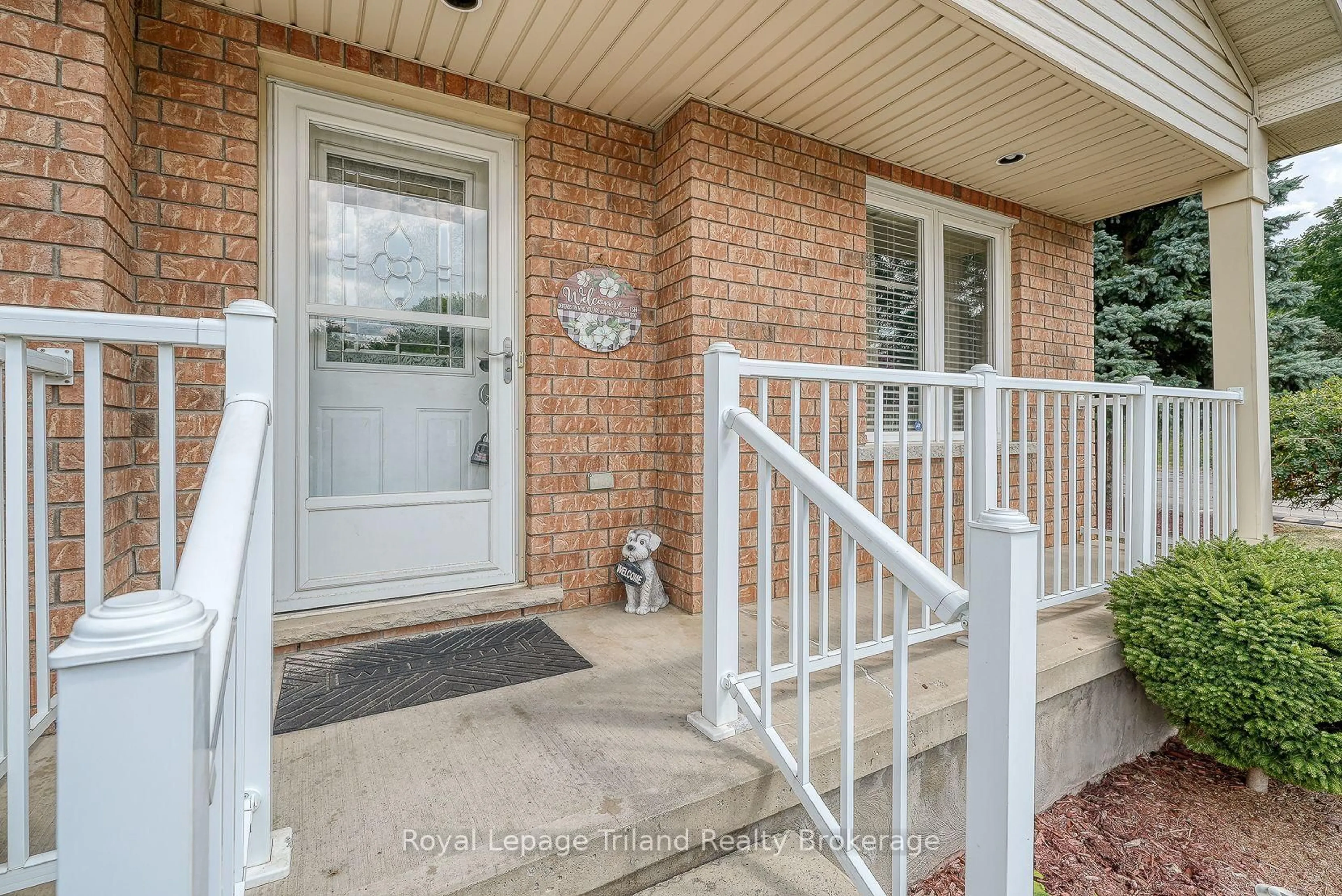 Indoor entryway for 54 Garden Ave #1, Brantford Ontario N3S 0A1