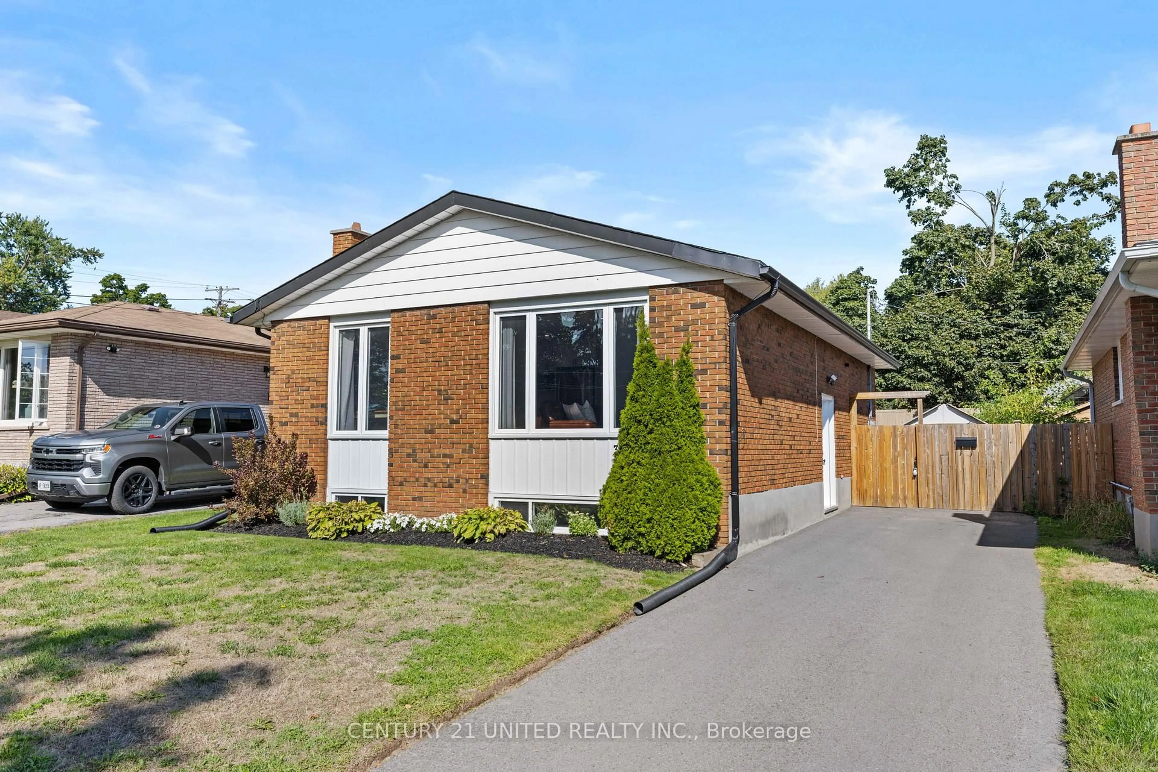 Home with brick exterior material, street for 392 Wellington St, Peterborough Ontario K9H 5C2