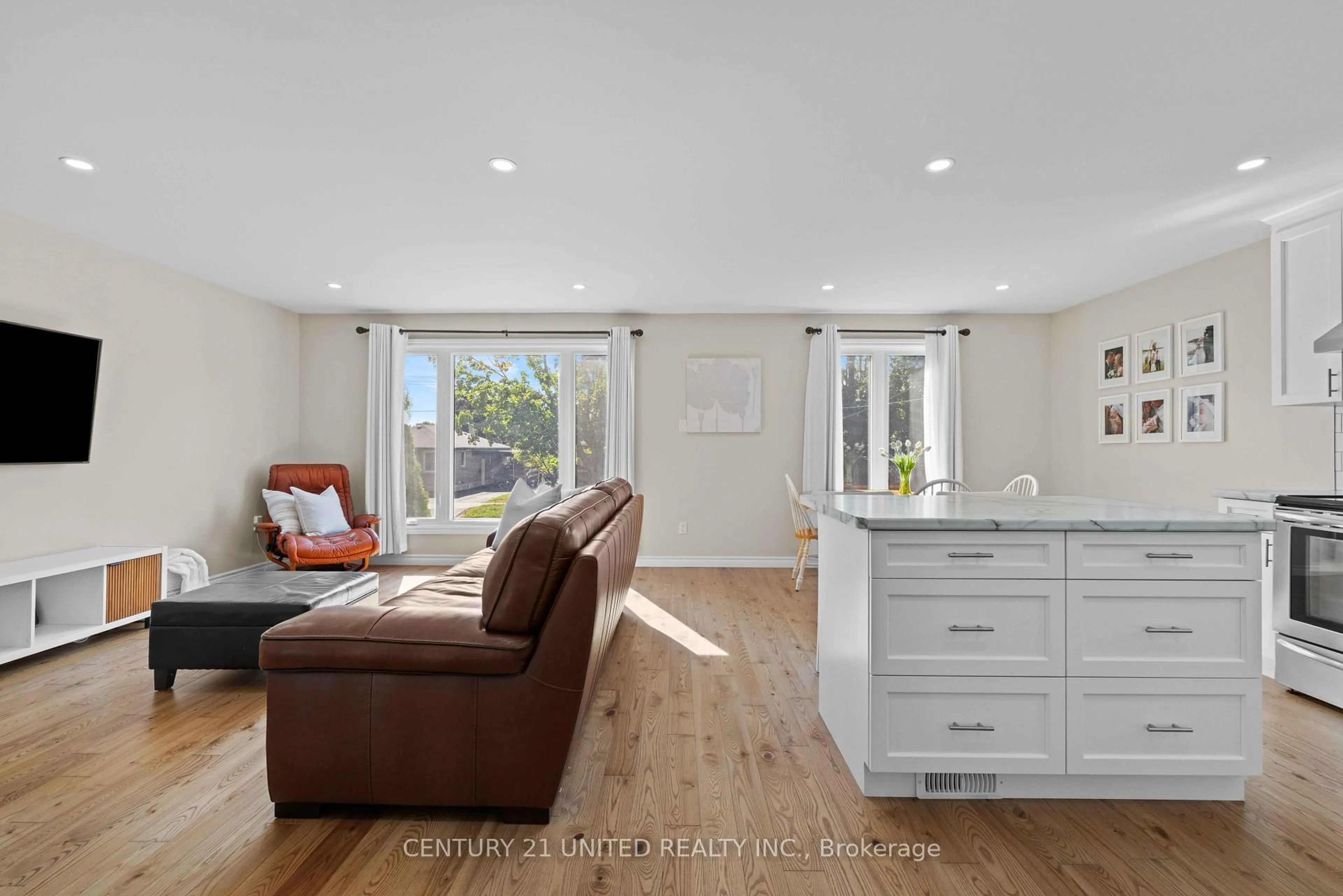 Open concept kitchen, unknown for 392 Wellington St, Peterborough Ontario K9H 5C2