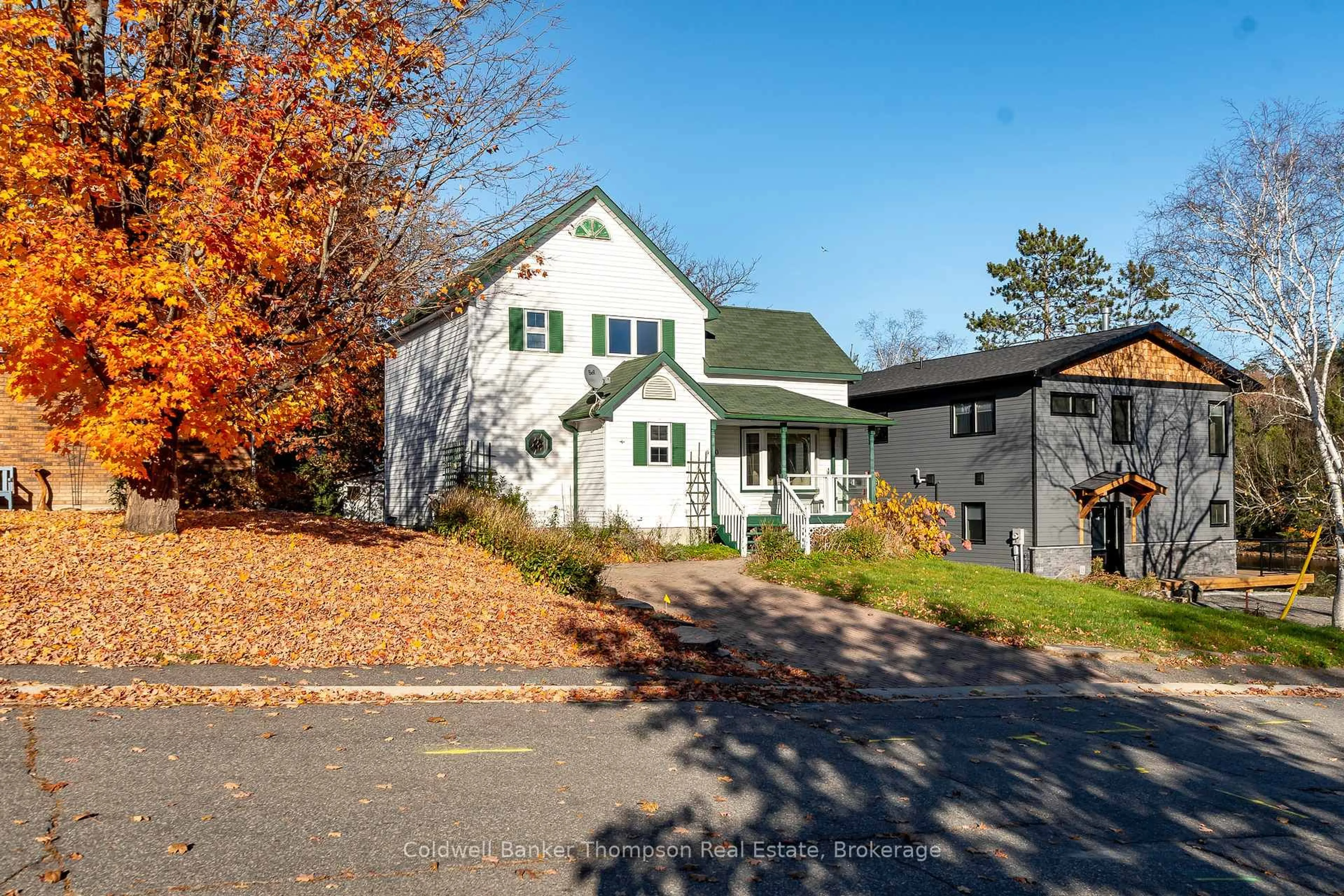 A pic from outside/outdoor area/front of a property/back of a property/a pic from drone, street for 30 Church St, Huntsville Ontario P1H 1G8