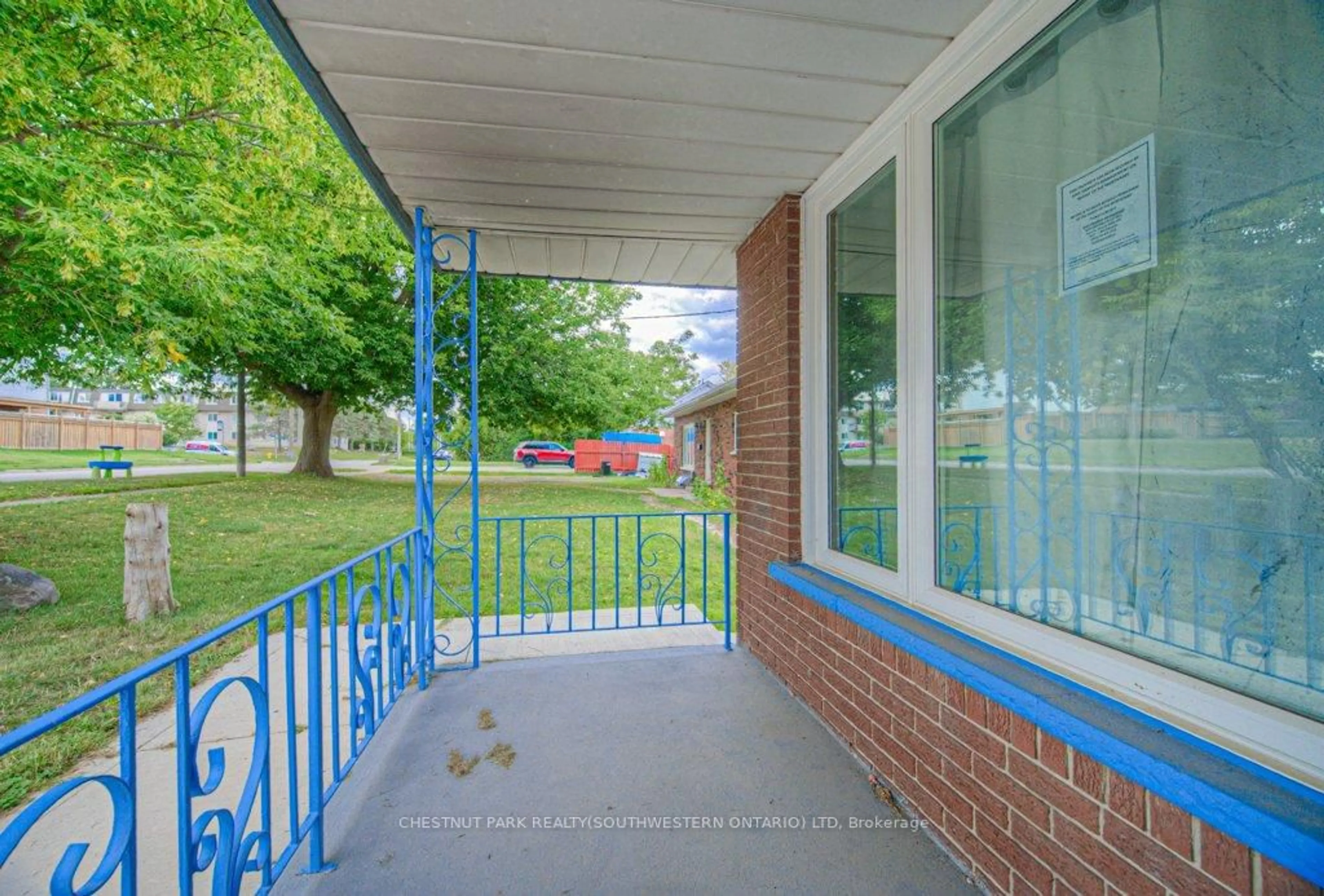 Patio, street for 328 Clyde Rd, Cambridge Ontario N1R 1L6
