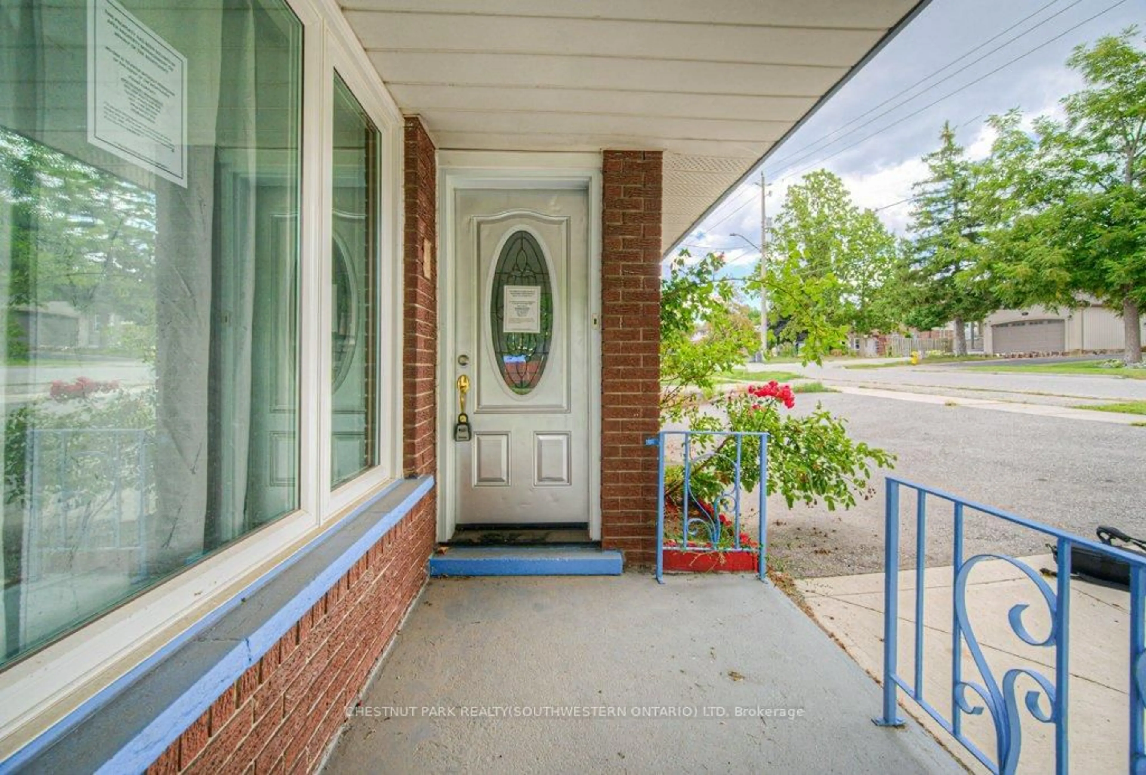 Indoor entryway for 328 Clyde Rd, Cambridge Ontario N1R 1L6