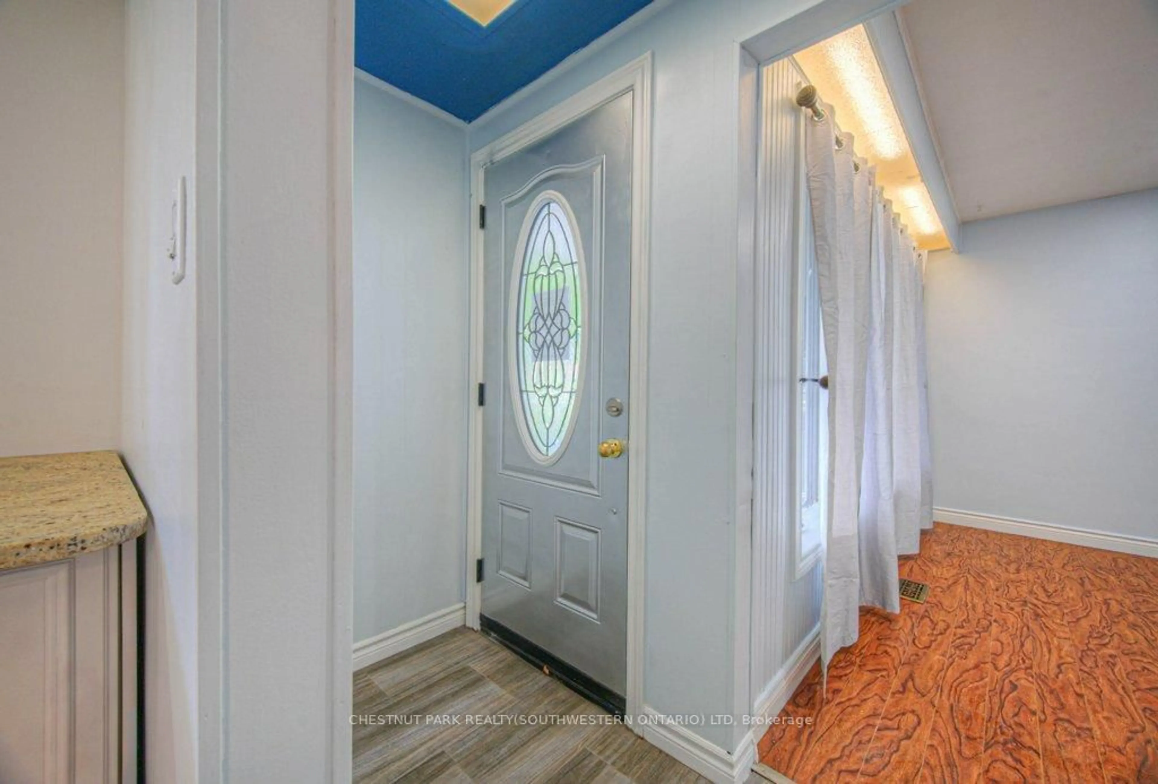 Indoor entryway for 328 Clyde Rd, Cambridge Ontario N1R 1L6