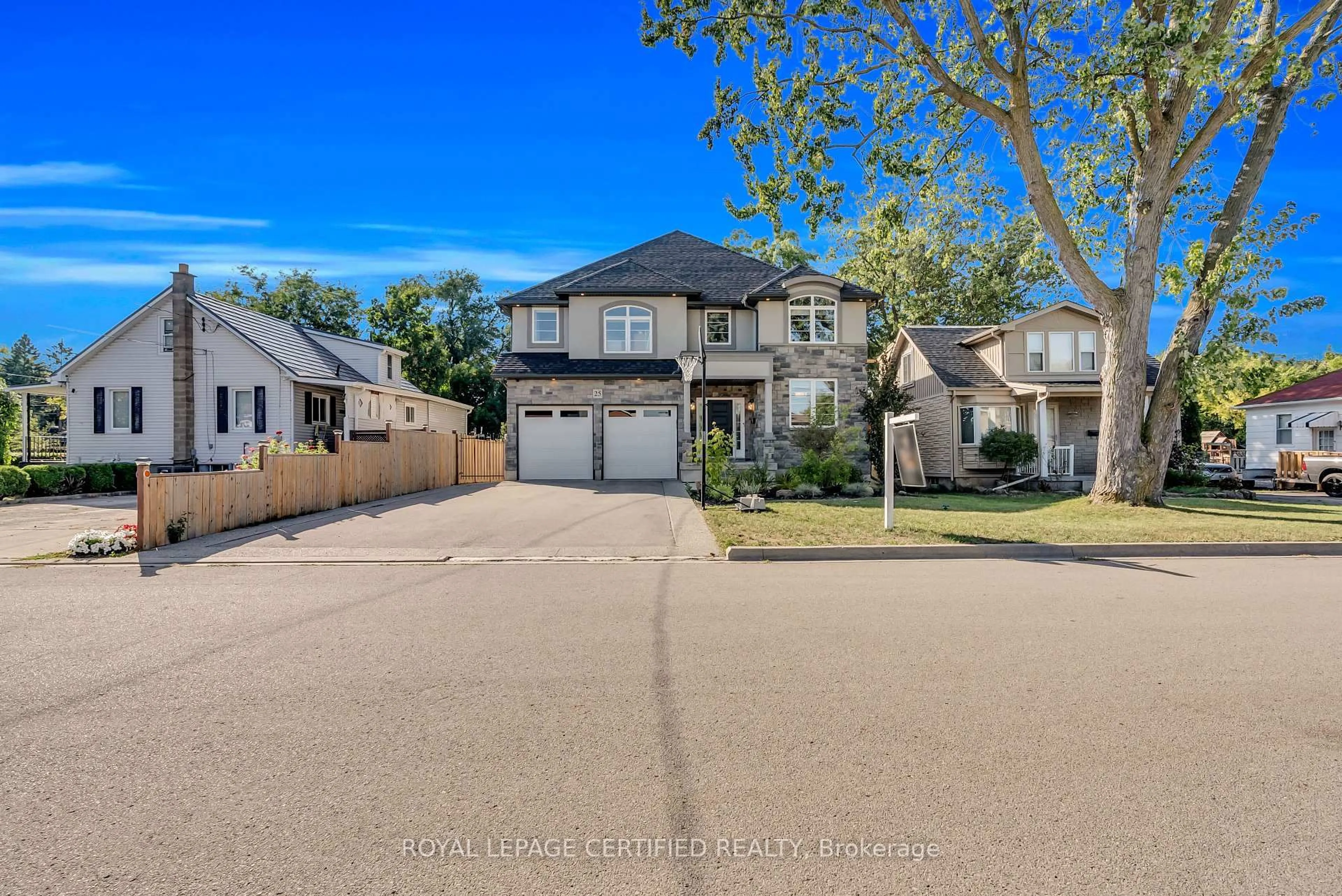 A pic from outside/outdoor area/front of a property/back of a property/a pic from drone, street for 25 Chester Rd, Hamilton Ontario L8E 1X8