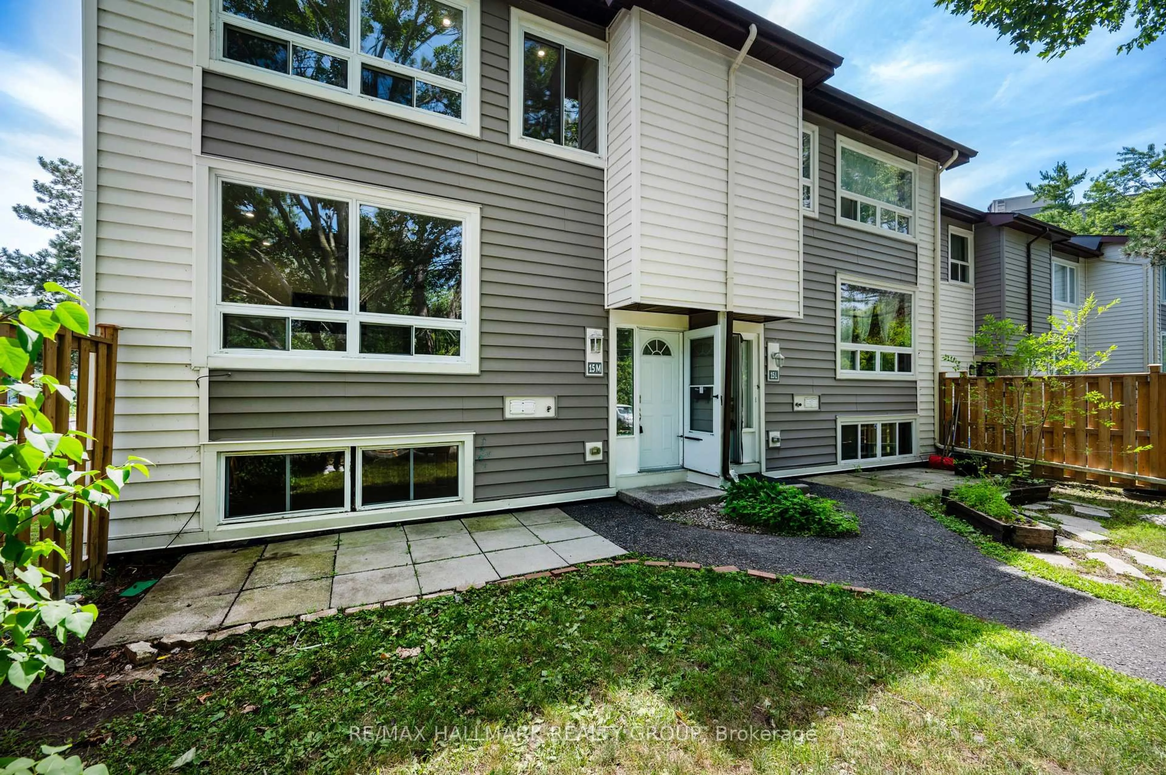 Home with vinyl exterior material, street for 15 Banner Rd #M, Ottawa Ontario K2H 8T3