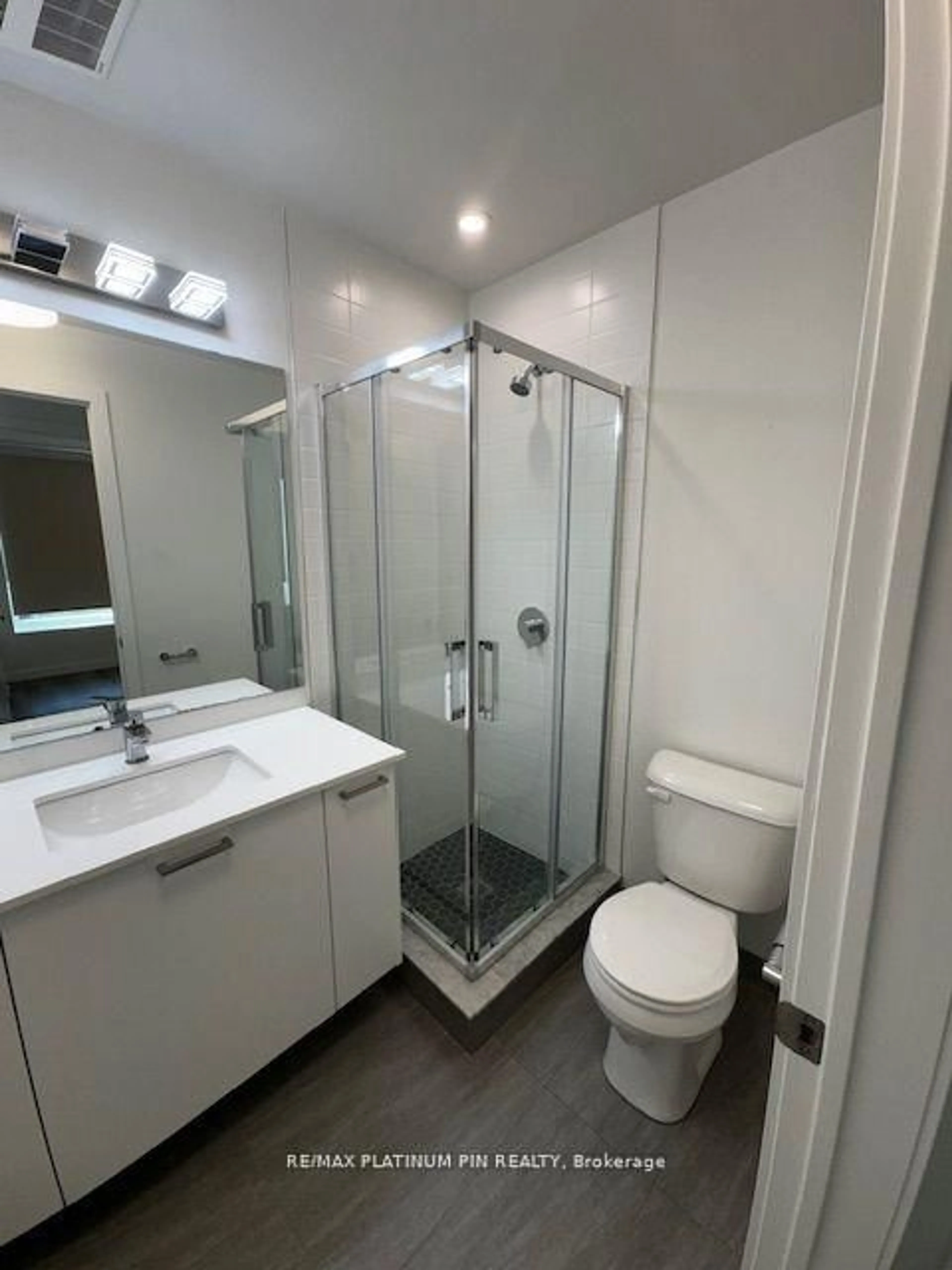 Standard bathroom, unknown for 467 Charlton Ave #503, Hamilton Ontario L8N 0B3