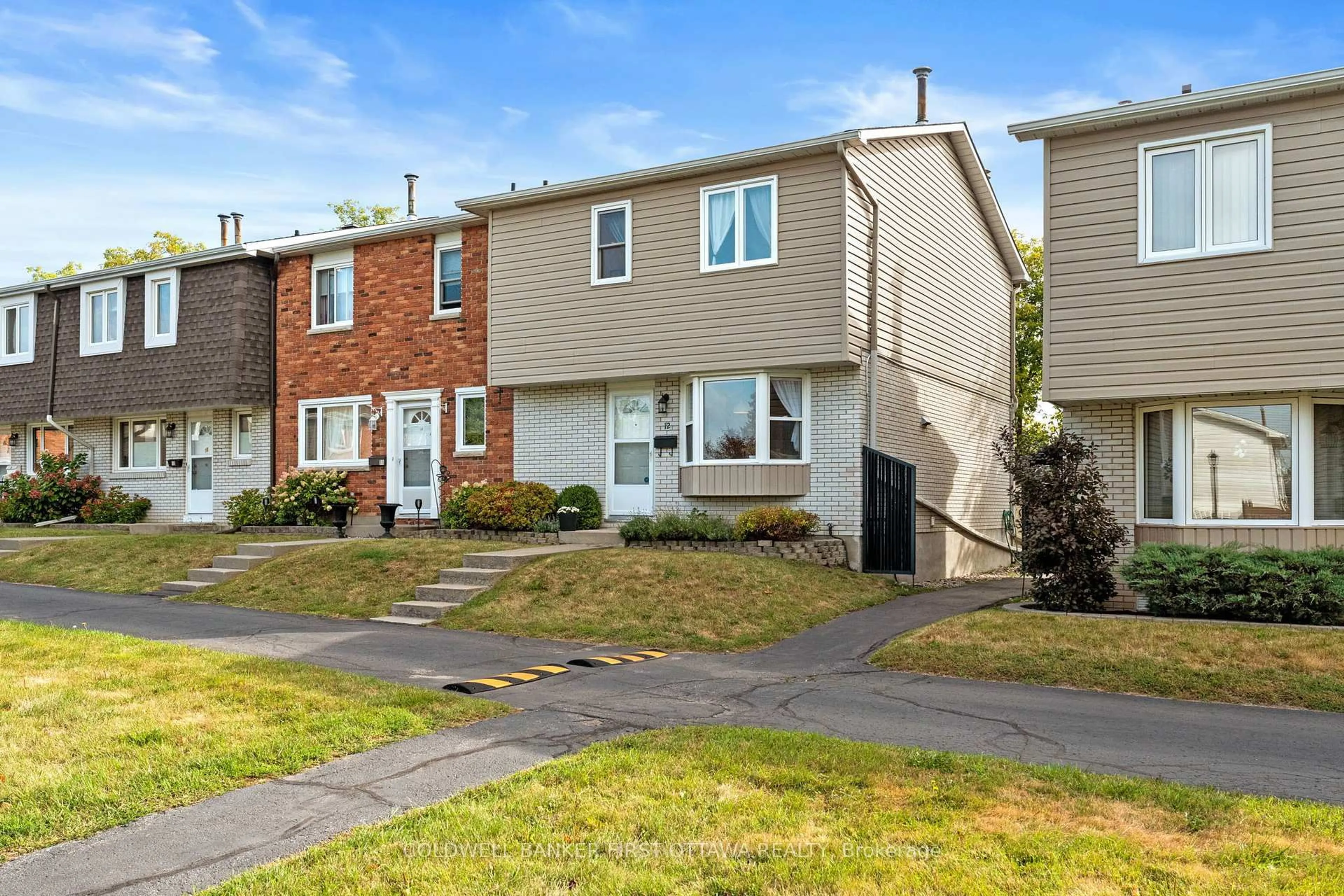 Home with vinyl exterior material, street for 550 Straby Ave #12, Ottawa Ontario K1K 1H1