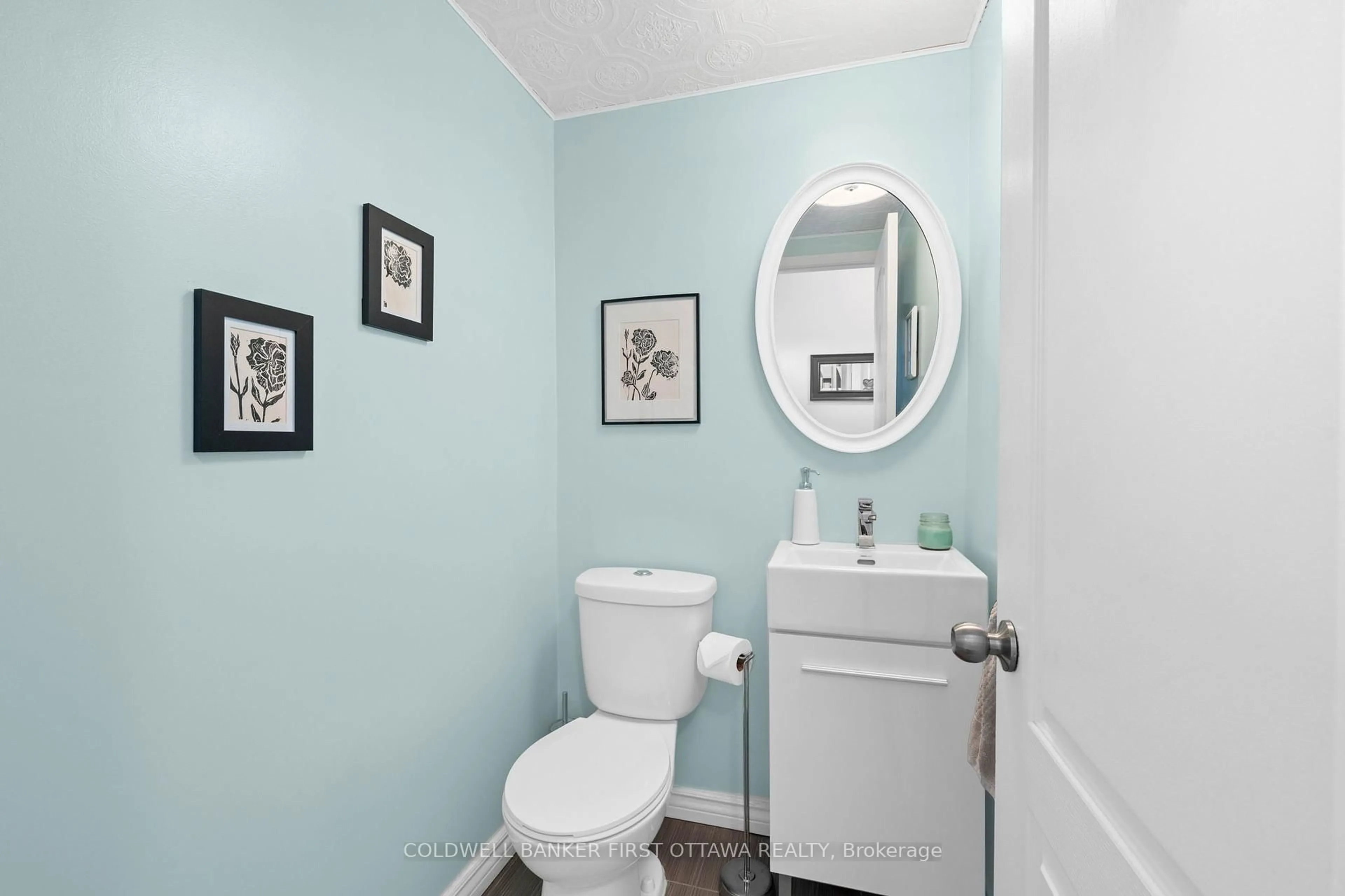 Standard bathroom, unknown for 550 Straby Ave #12, Ottawa Ontario K1K 1H1