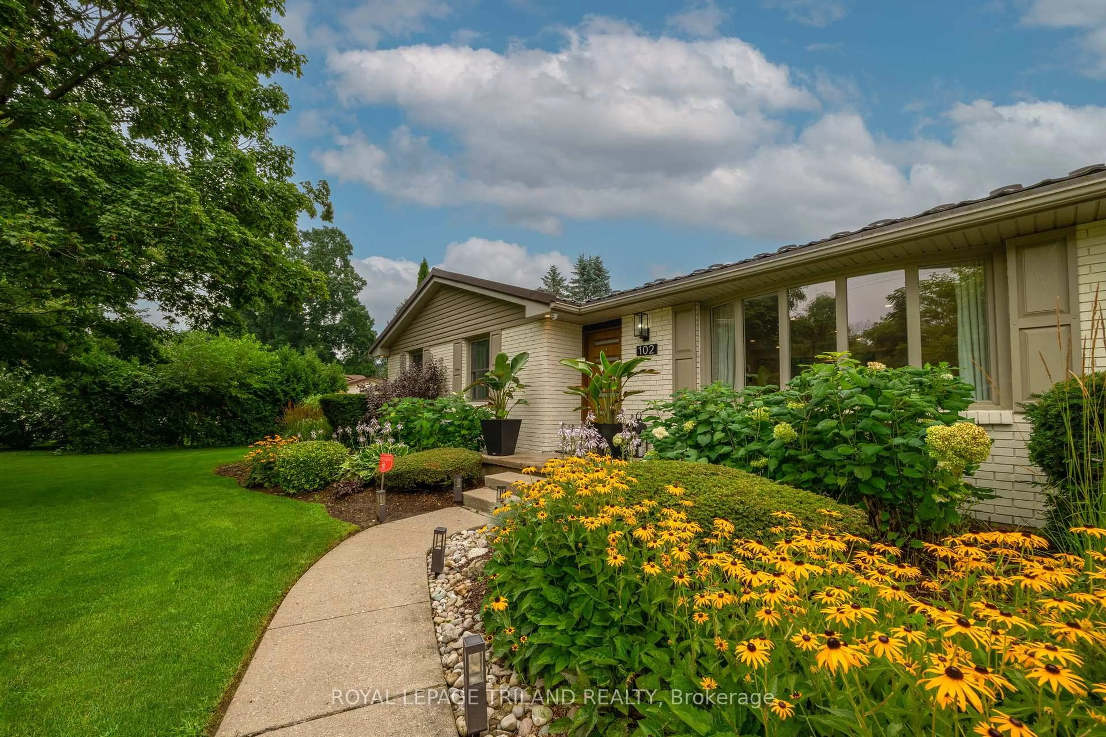 Patio, unknown for 102 RAILWAY Ave, Middlesex Centre Ontario N0L 1R0