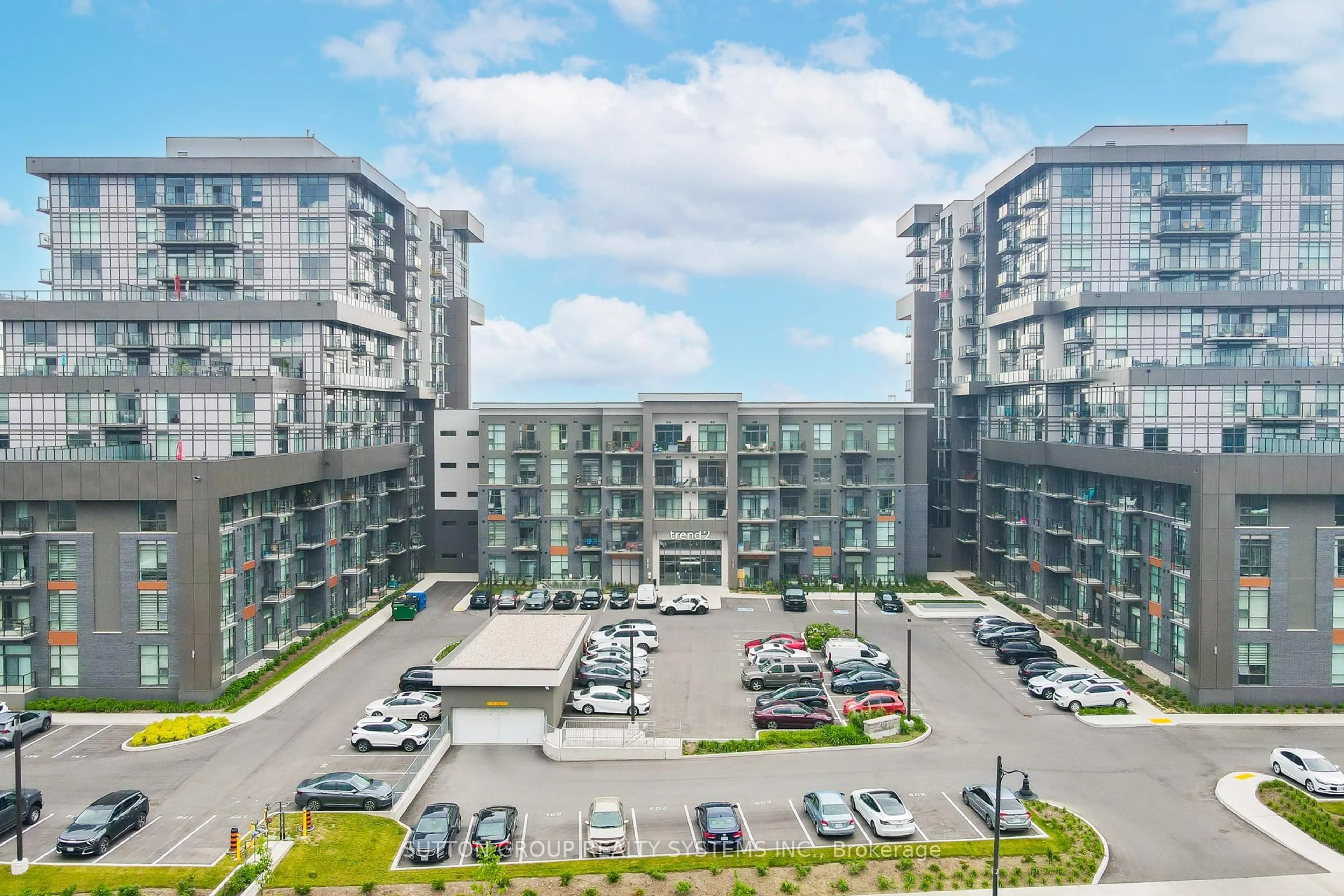 A pic from outside/outdoor area/front of a property/back of a property/a pic from drone, city buildings view from balcony for 460 Dundas St #231, Hamilton Ontario L8B 2A5