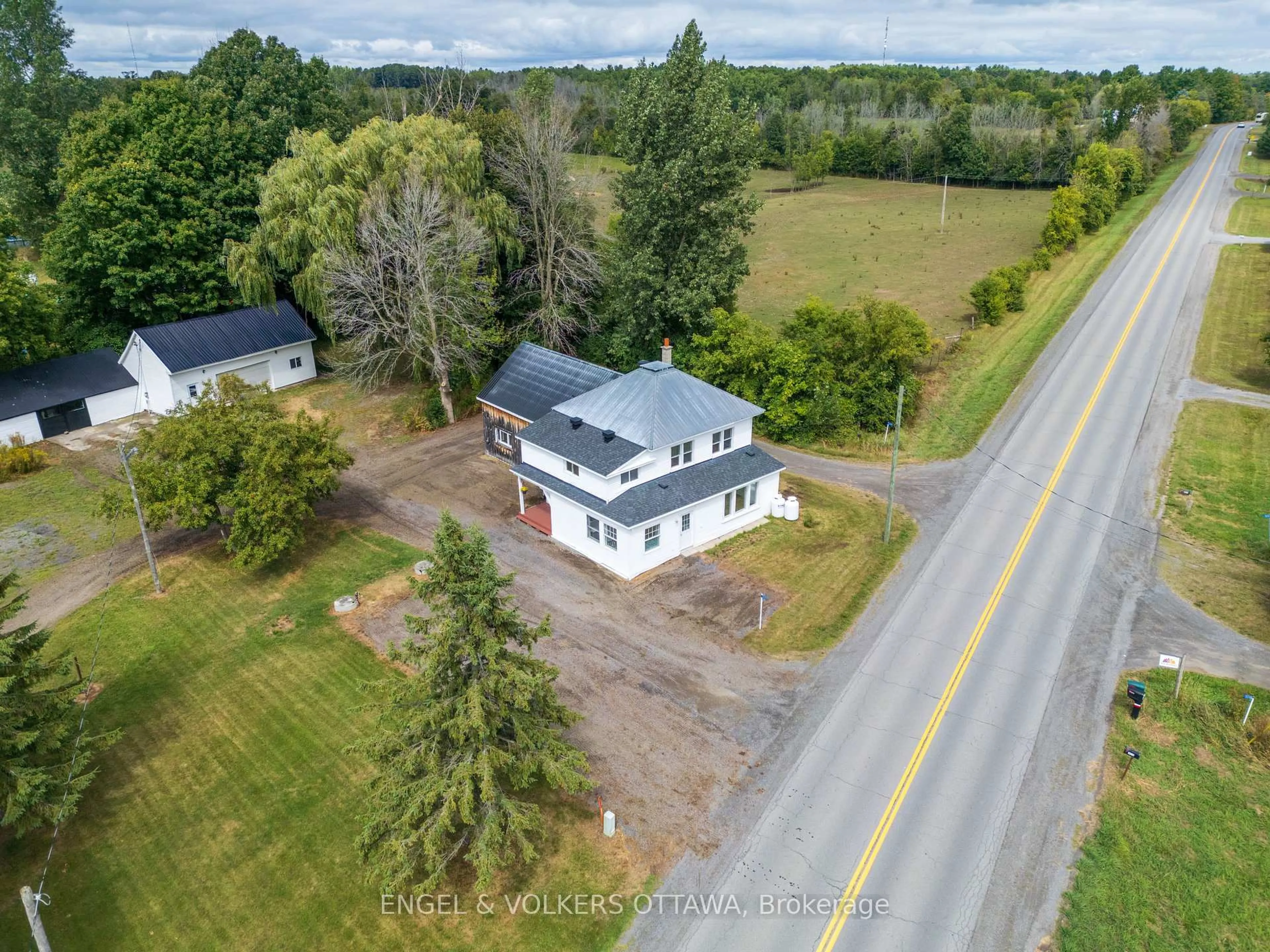 A pic from outside/outdoor area/front of a property/back of a property/a pic from drone, unknown for 3012 County 21 Rd, Edwardsburgh/Cardinal Ontario K0E 1X0