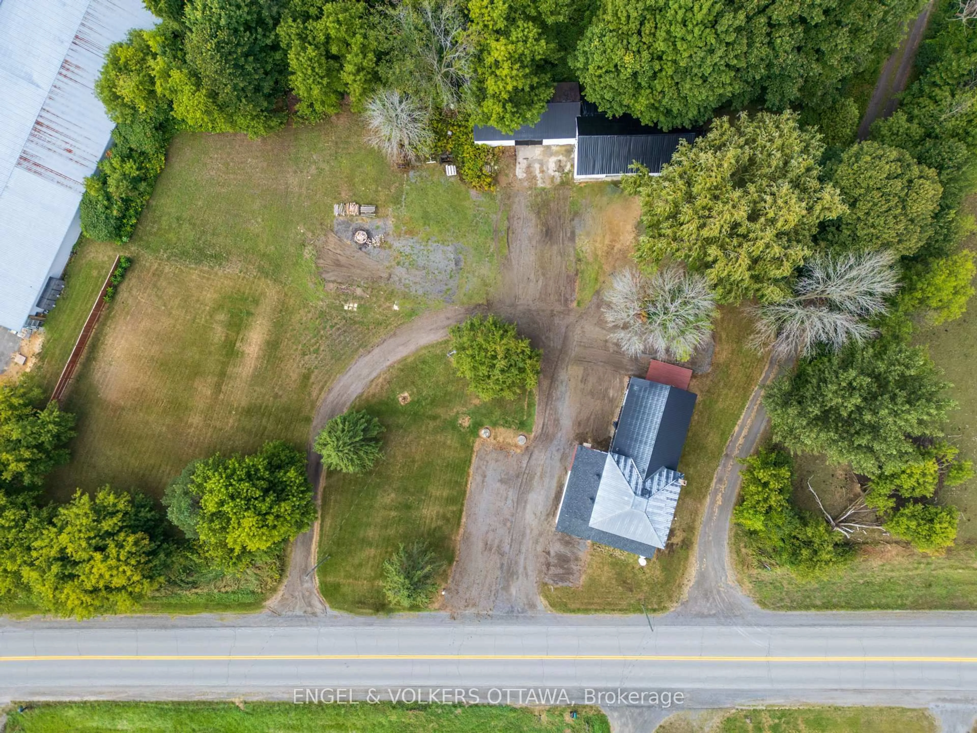 A pic from outside/outdoor area/front of a property/back of a property/a pic from drone, street for 3012 County 21 Rd, Edwardsburgh/Cardinal Ontario K0E 1X0