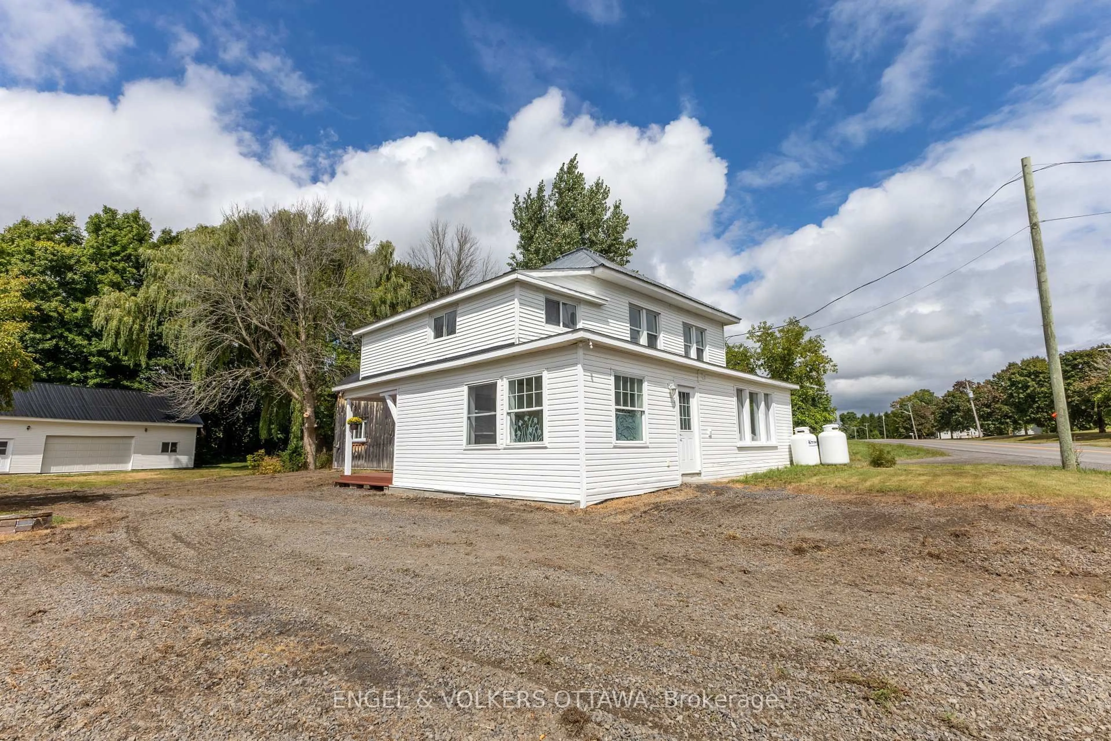 A pic from outside/outdoor area/front of a property/back of a property/a pic from drone, building for 3012 County 21 Rd, Edwardsburgh/Cardinal Ontario K0E 1X0