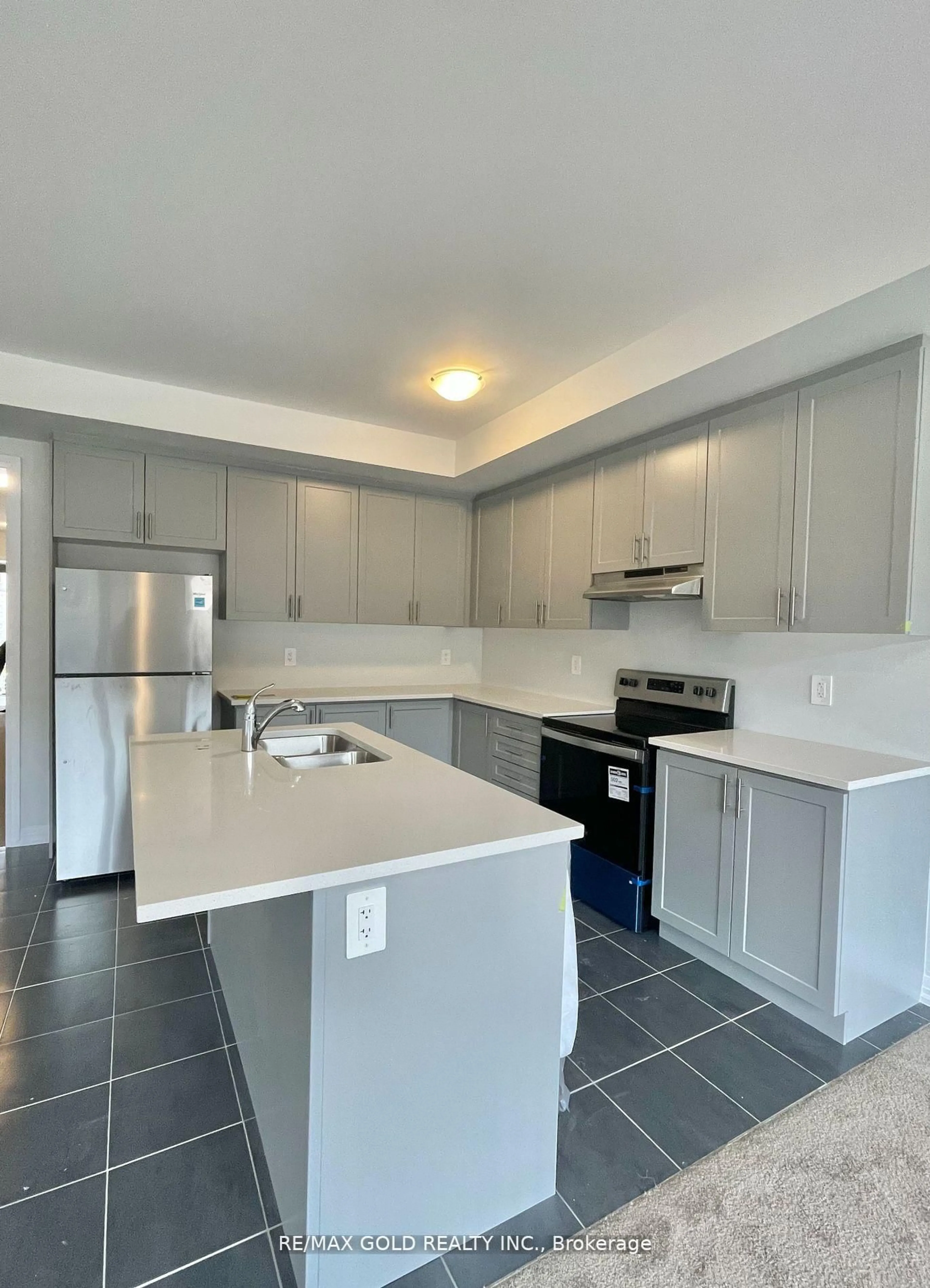 Open concept kitchen, unknown for 102 Corley St, Kawartha Lakes Ontario K9V 6C2