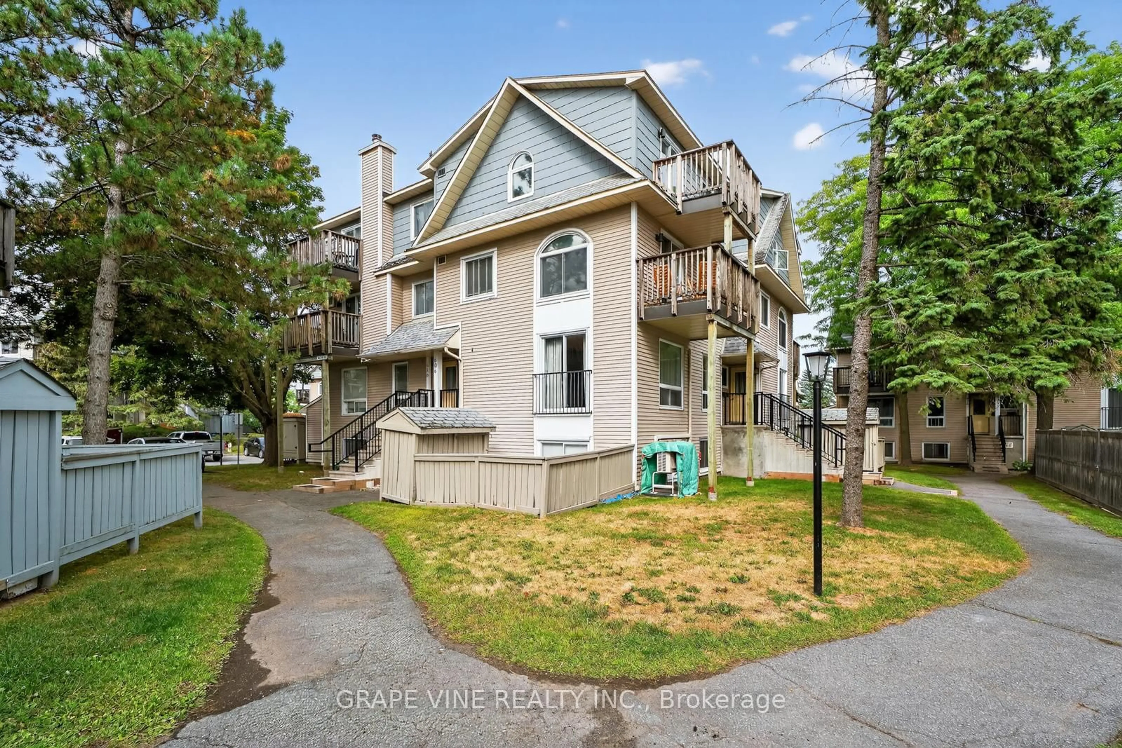Patio, street for 606 Tanguay Crt, Ottawa Ontario K2L 3X3