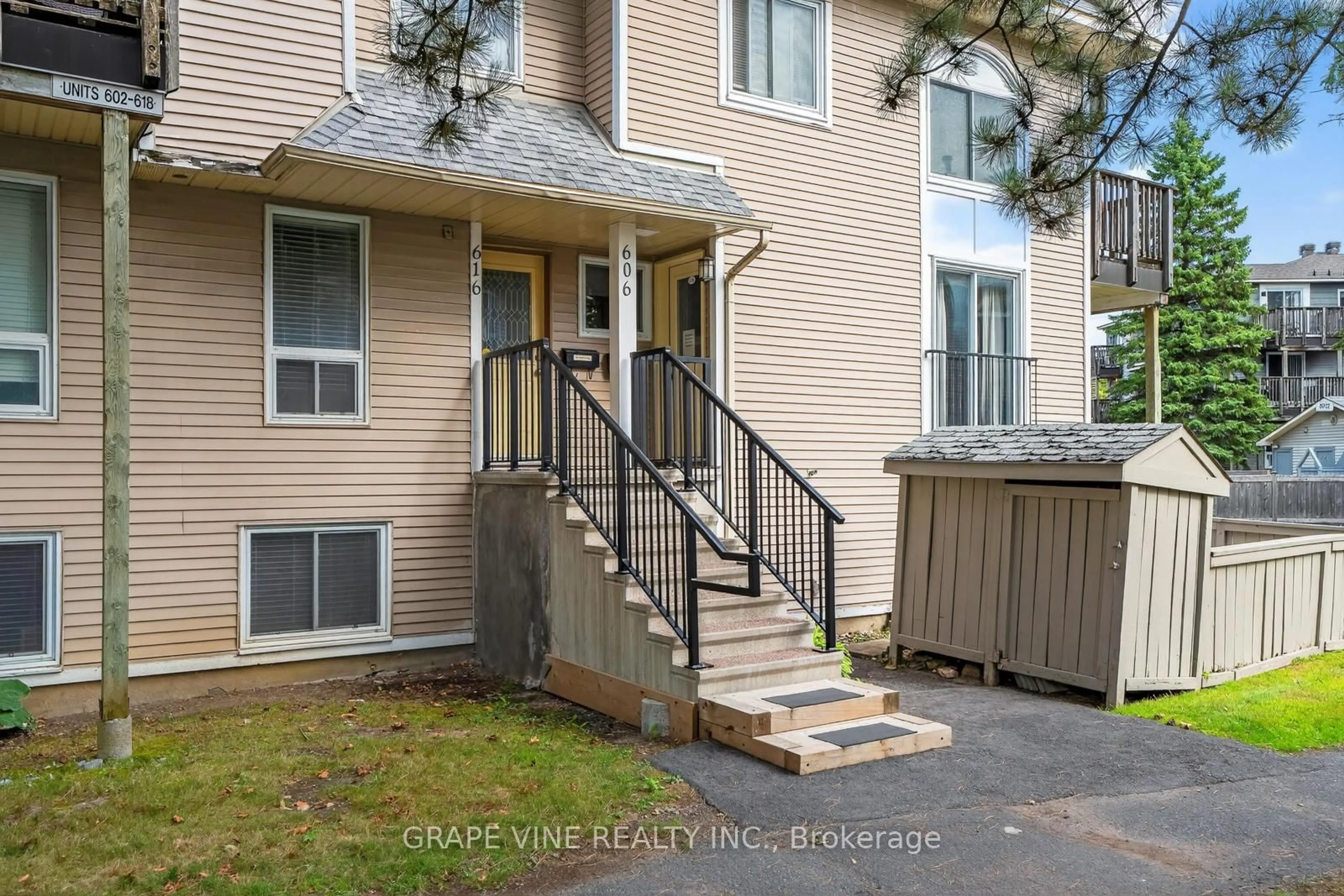 Unknown for 606 Tanguay Crt, Ottawa Ontario K2L 3X3