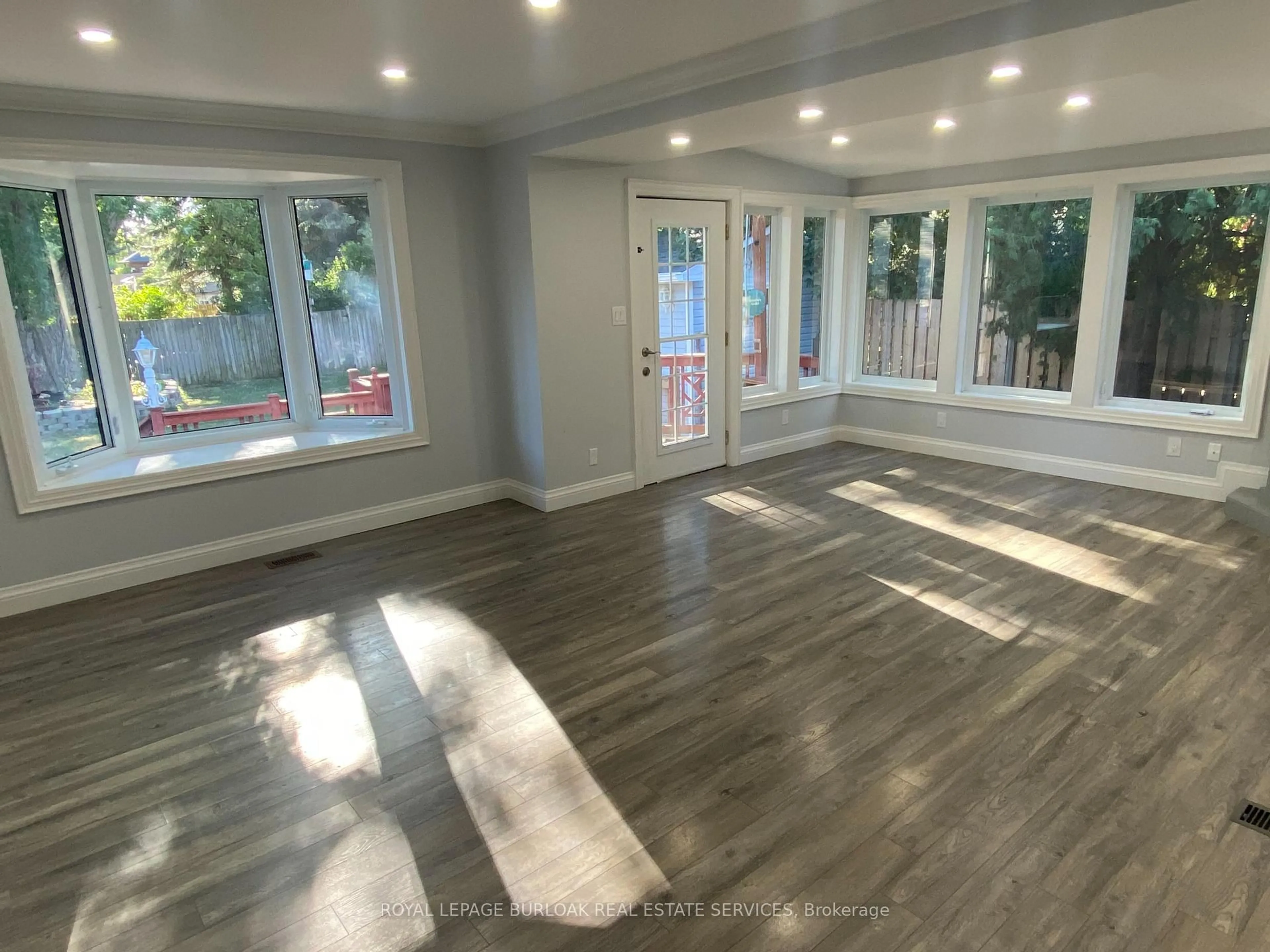 Unknown for 40 Kerman Ave, Grimsby Ontario L3M 3W5