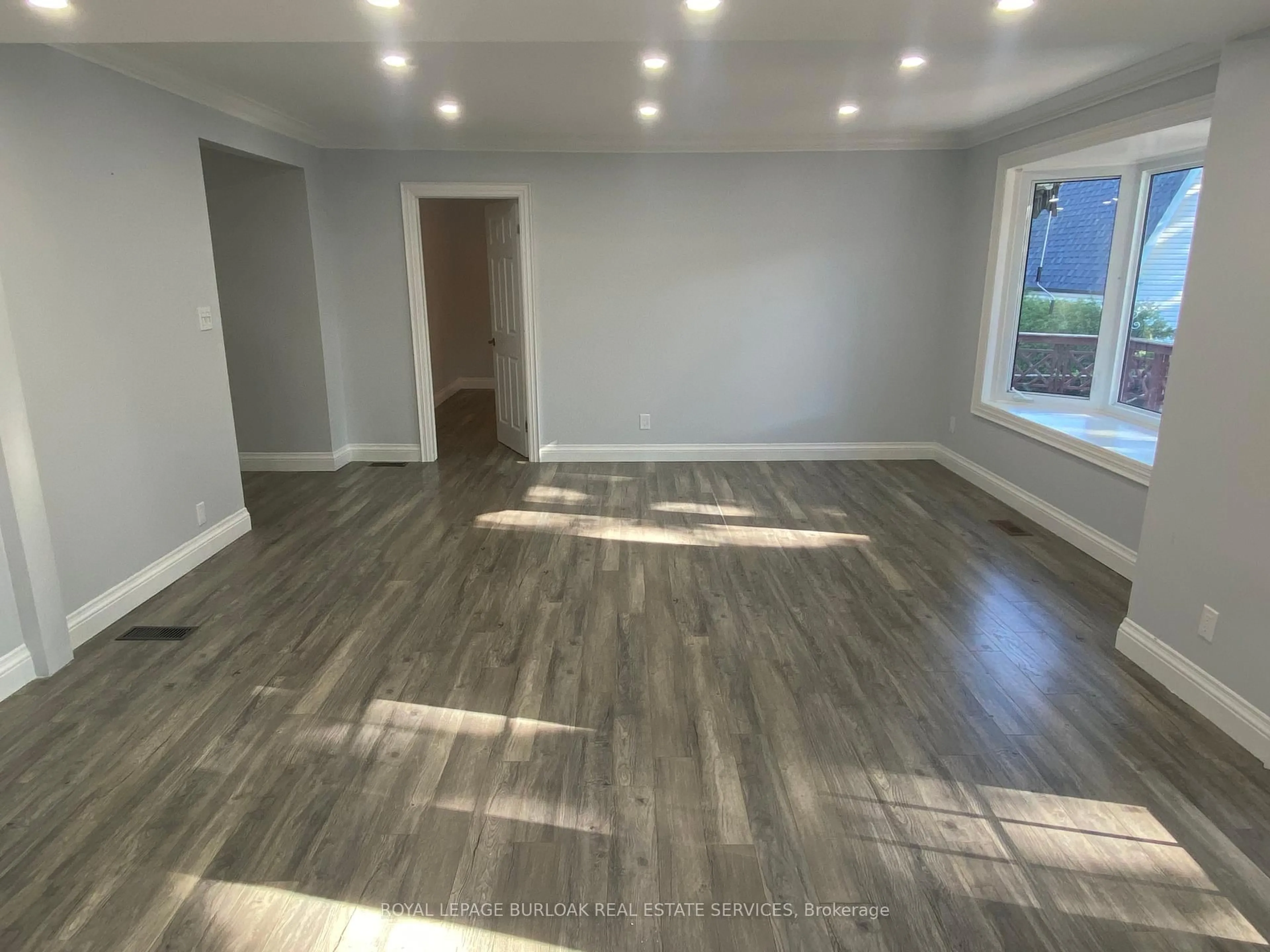 A pic of a room for 40 Kerman Ave, Grimsby Ontario L3M 3W5