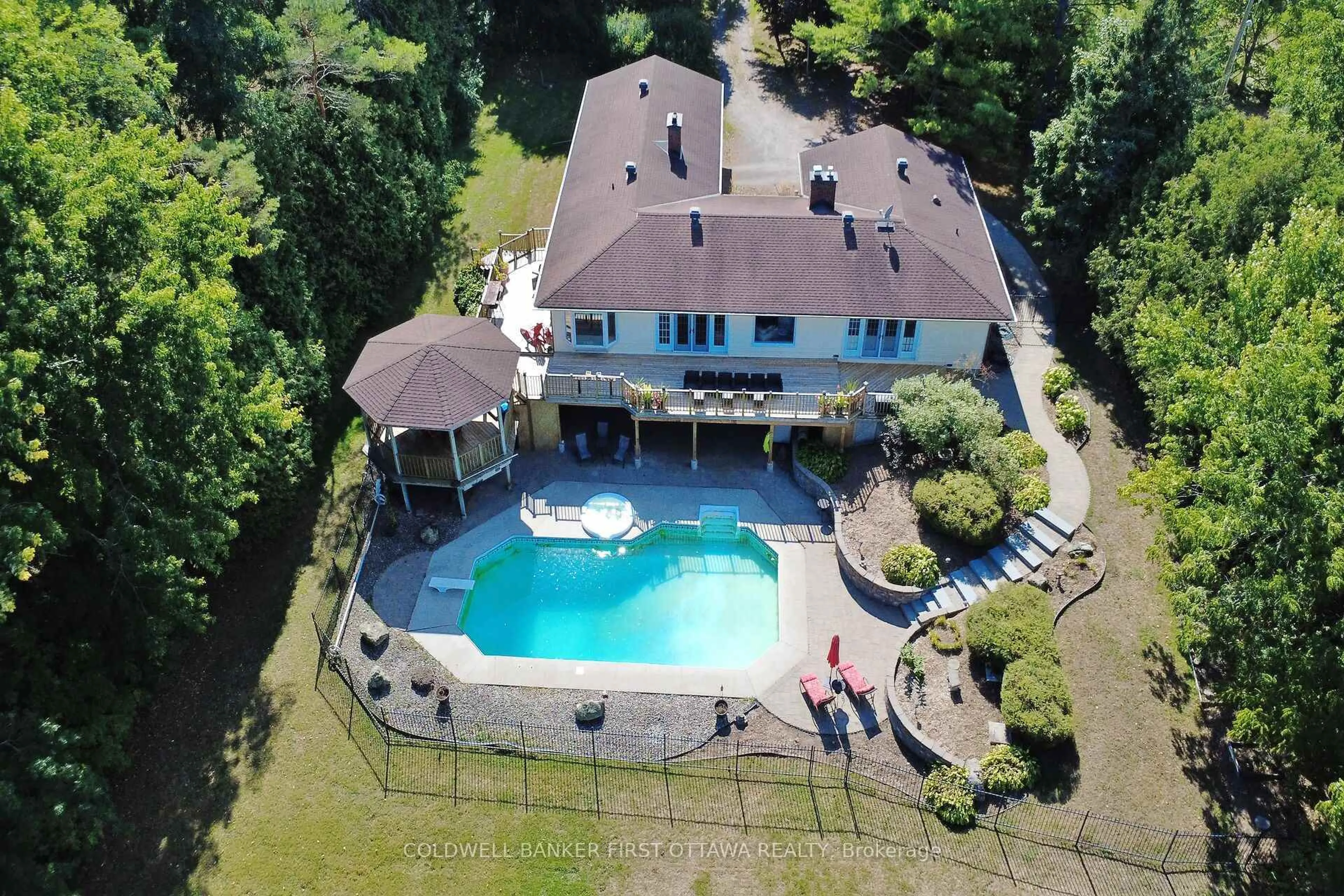 A pic from outside/outdoor area/front of a property/back of a property/a pic from drone, water/lake/river/ocean view for 5937 Rideau Valley Dr, Manotick Ontario K4M 1B3