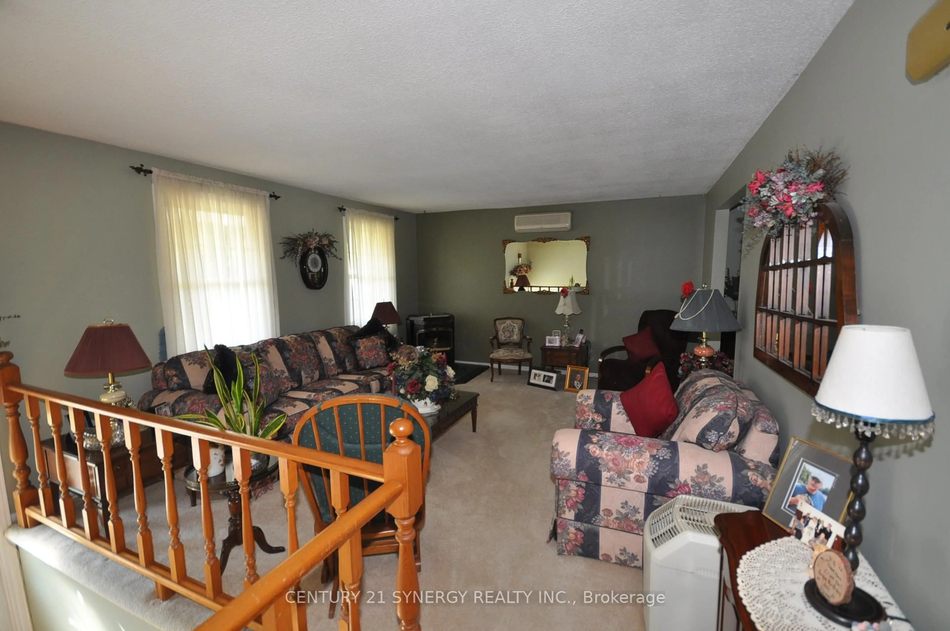 Living room with furniture, unknown for 186 Golf Club Rd, Rideau Lakes Ontario K7A 4S5