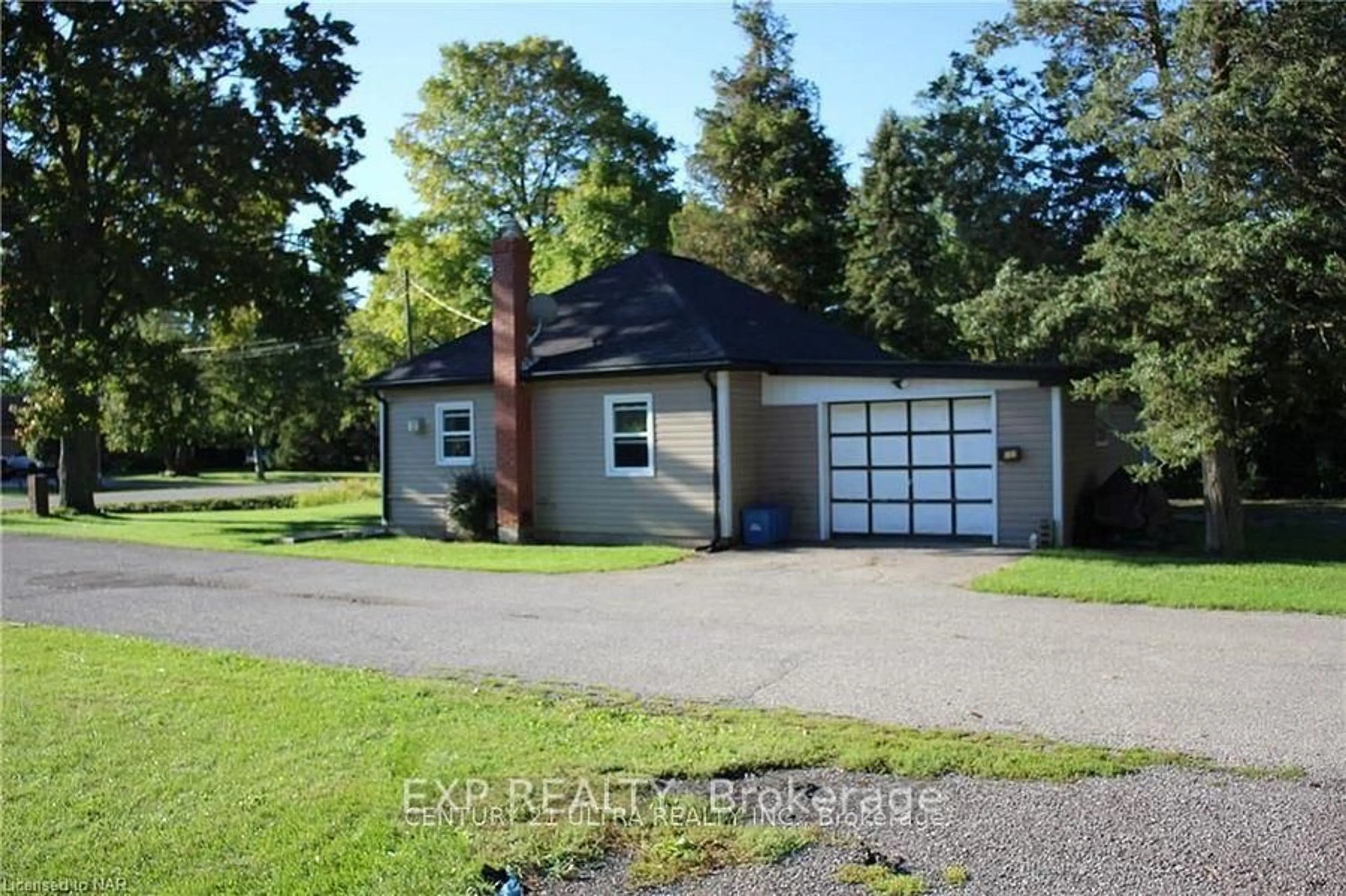 Home with vinyl exterior material, water/lake/river/ocean view for 172 Diltz Rd, Haldimand Ontario N1A 2V8
