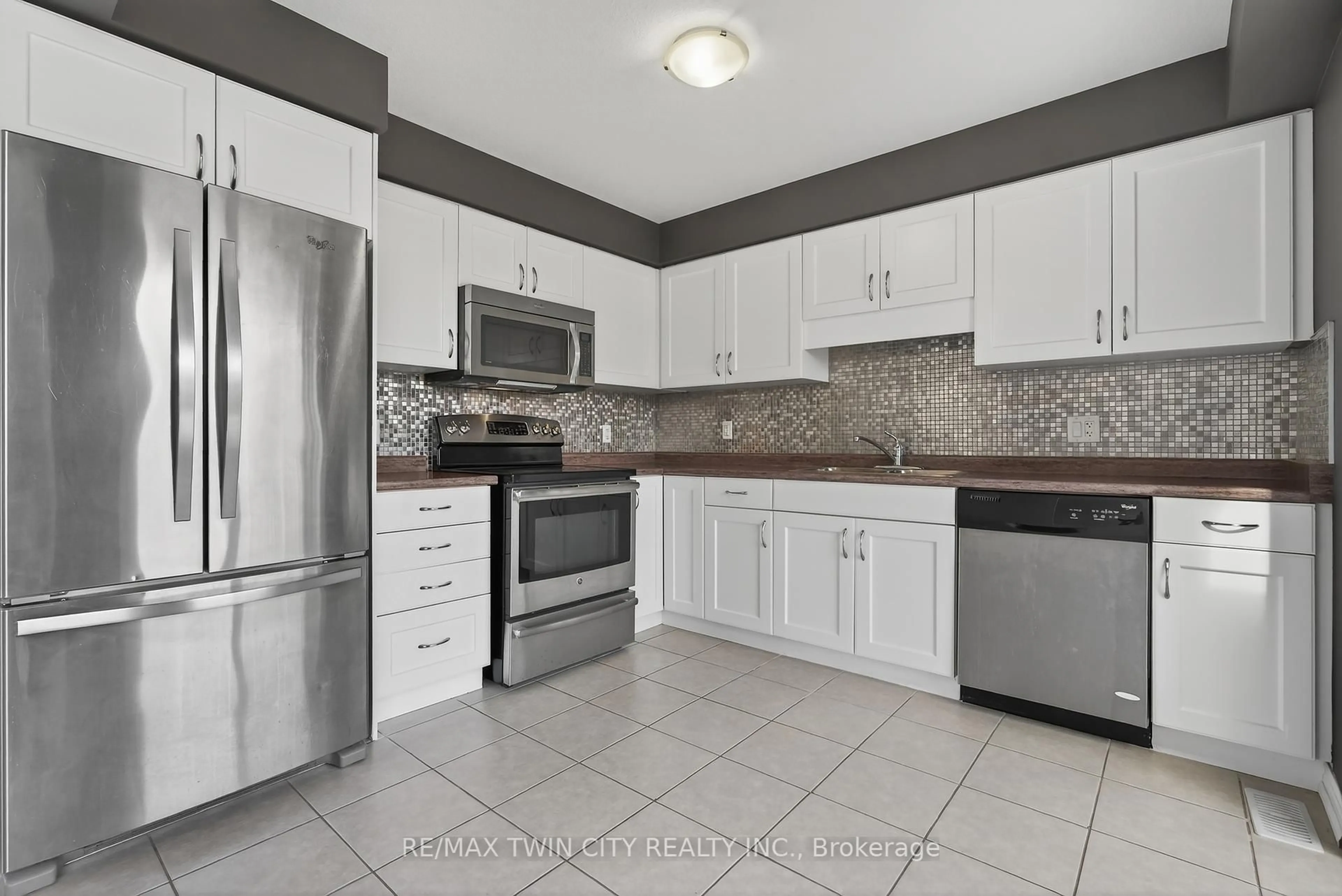 Standard kitchen, ceramic/tile floor for 420 Avens St, Waterloo Ontario N2V 0B5