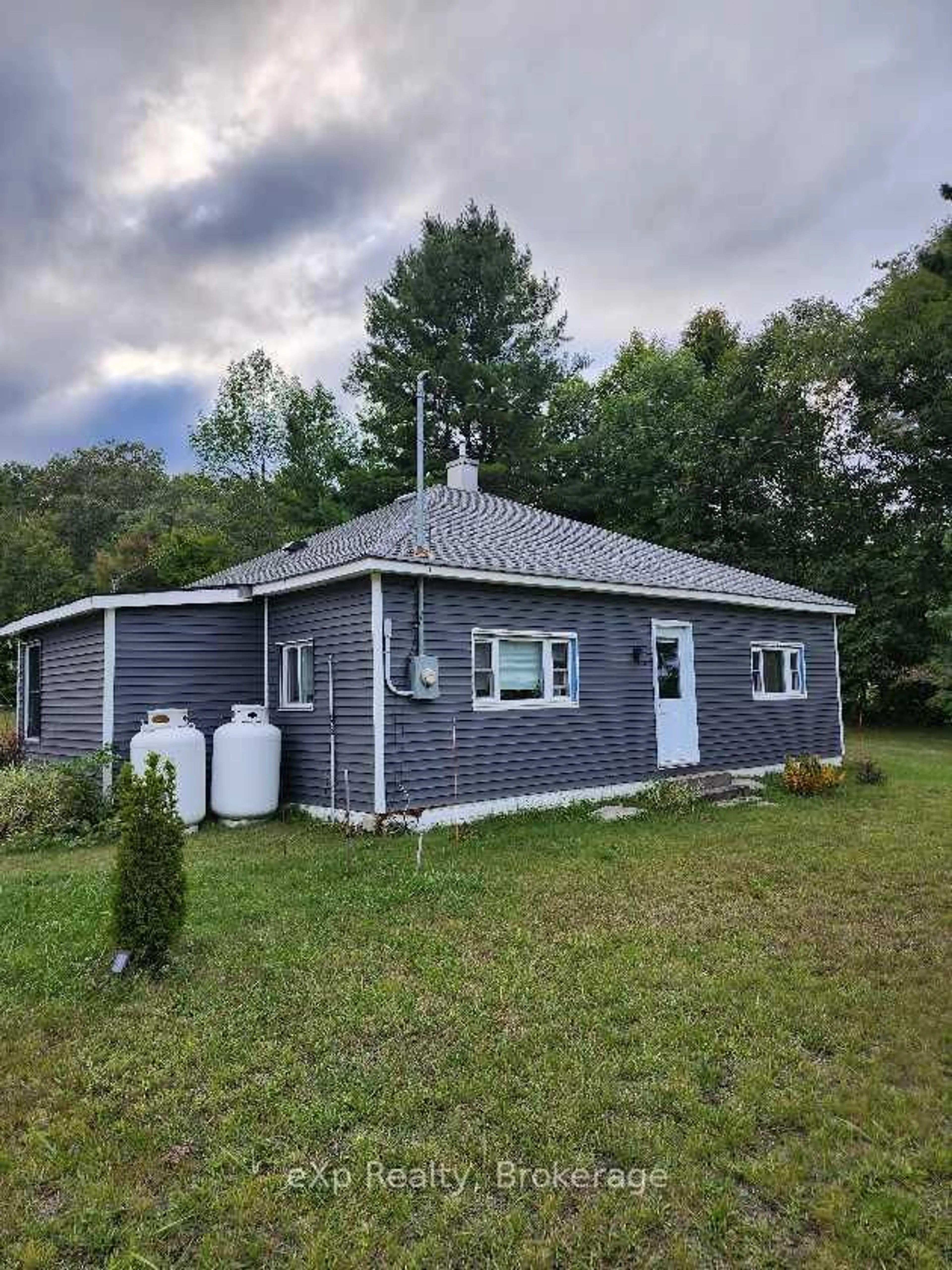 Home with vinyl exterior material, building for 62 Highway 124, McDougall Ontario P2A 2W9