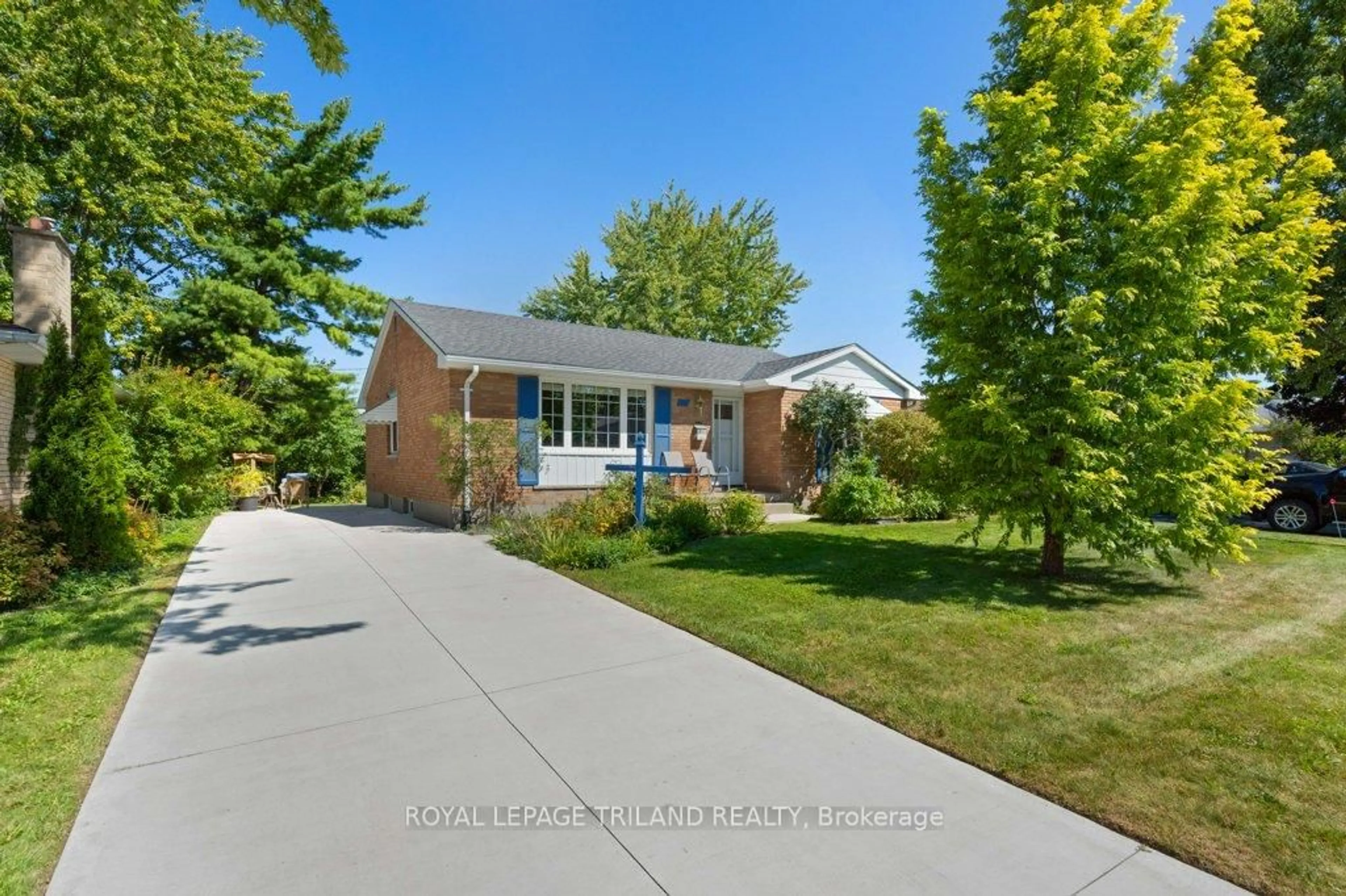 Home with brick exterior material, street for 16 Thompson Ave, St. Thomas Ontario N5R 1G2