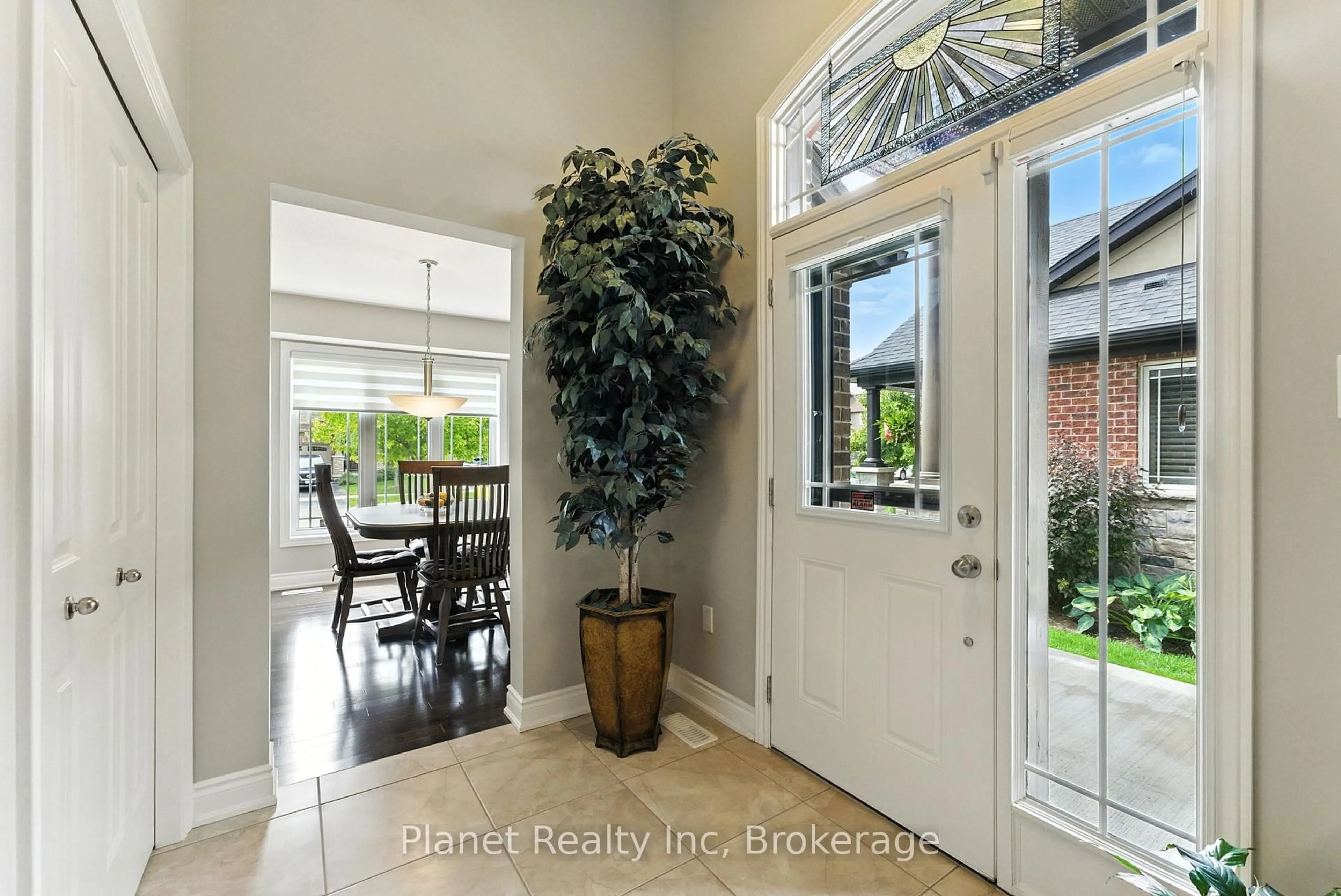 Indoor entryway for 60 Aberdeen St, Centre Wellington Ontario N1M 0C1
