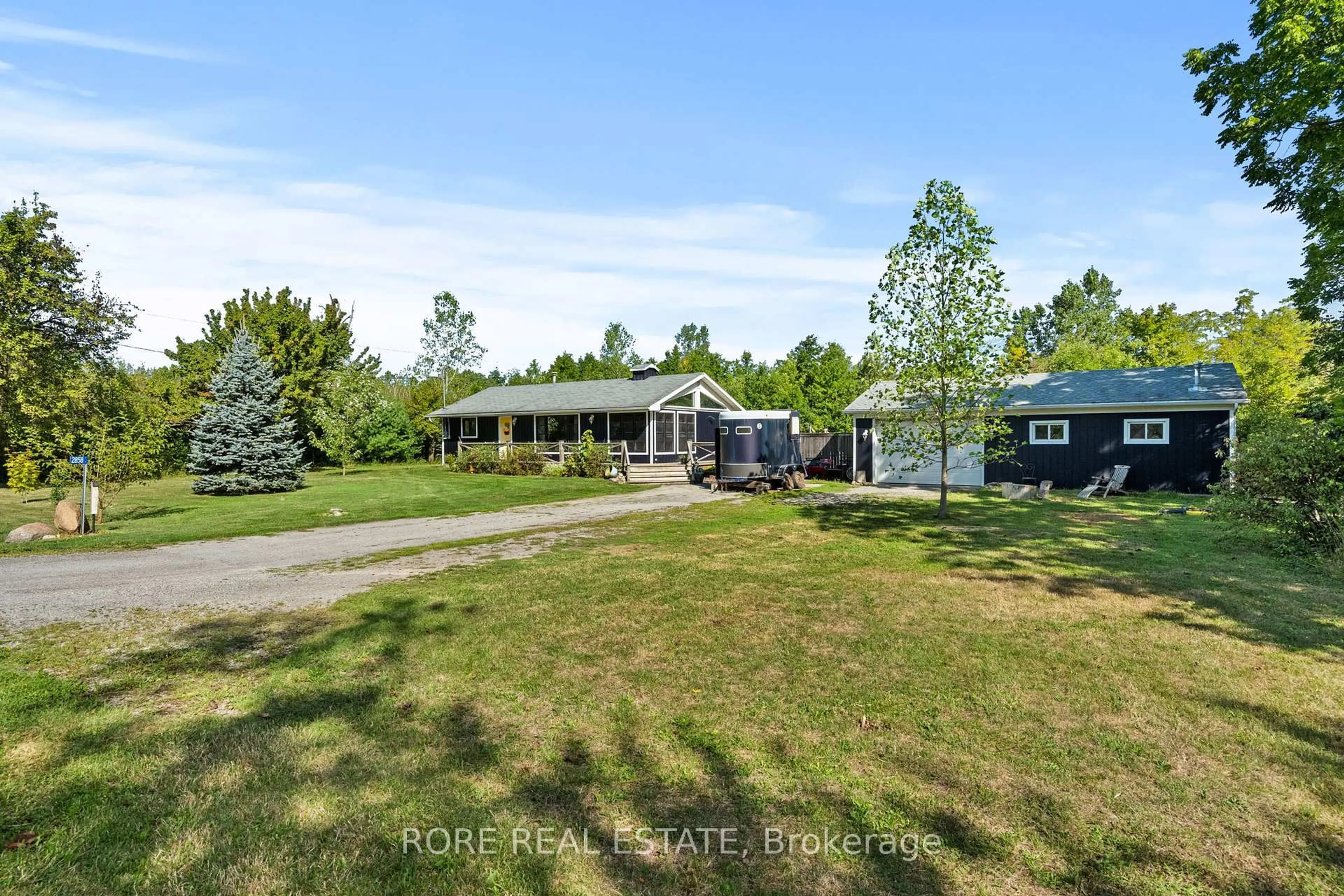 A pic from outside/outdoor area/front of a property/back of a property/a pic from drone, water/lake/river/ocean view for 2858 Beach Ave, Fort Erie Ontario L0S 1N0