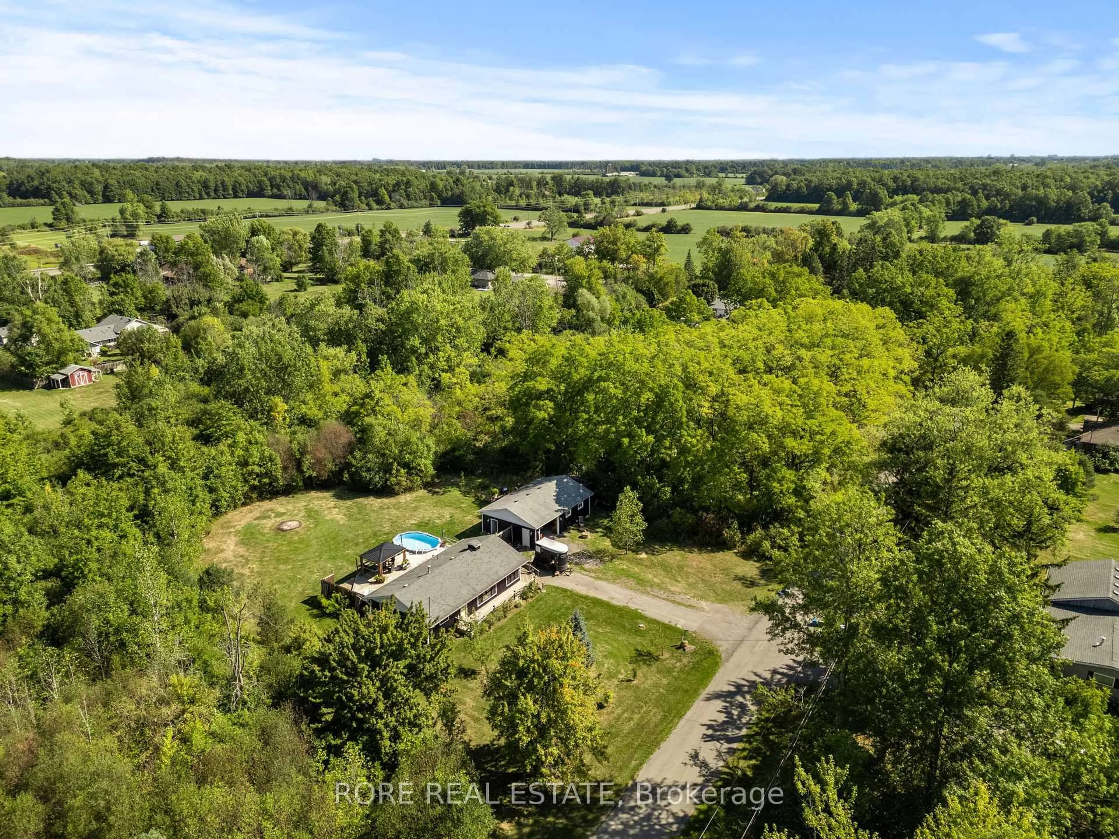 A pic from outside/outdoor area/front of a property/back of a property/a pic from drone, forest/trees view for 2858 Beach Ave, Fort Erie Ontario L0S 1N0