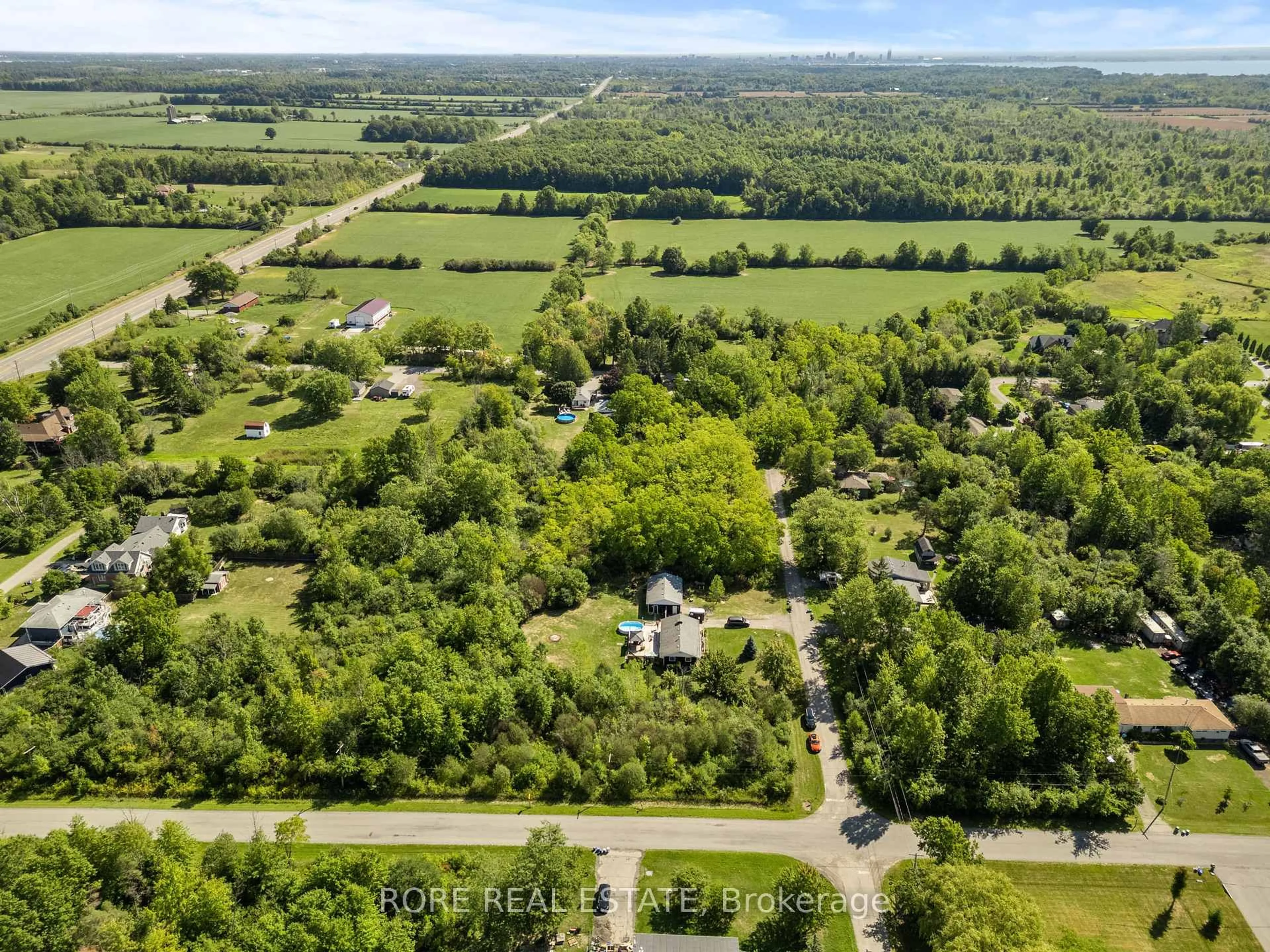 A pic from outside/outdoor area/front of a property/back of a property/a pic from drone, forest/trees view for 2858 Beach Ave, Fort Erie Ontario L0S 1N0