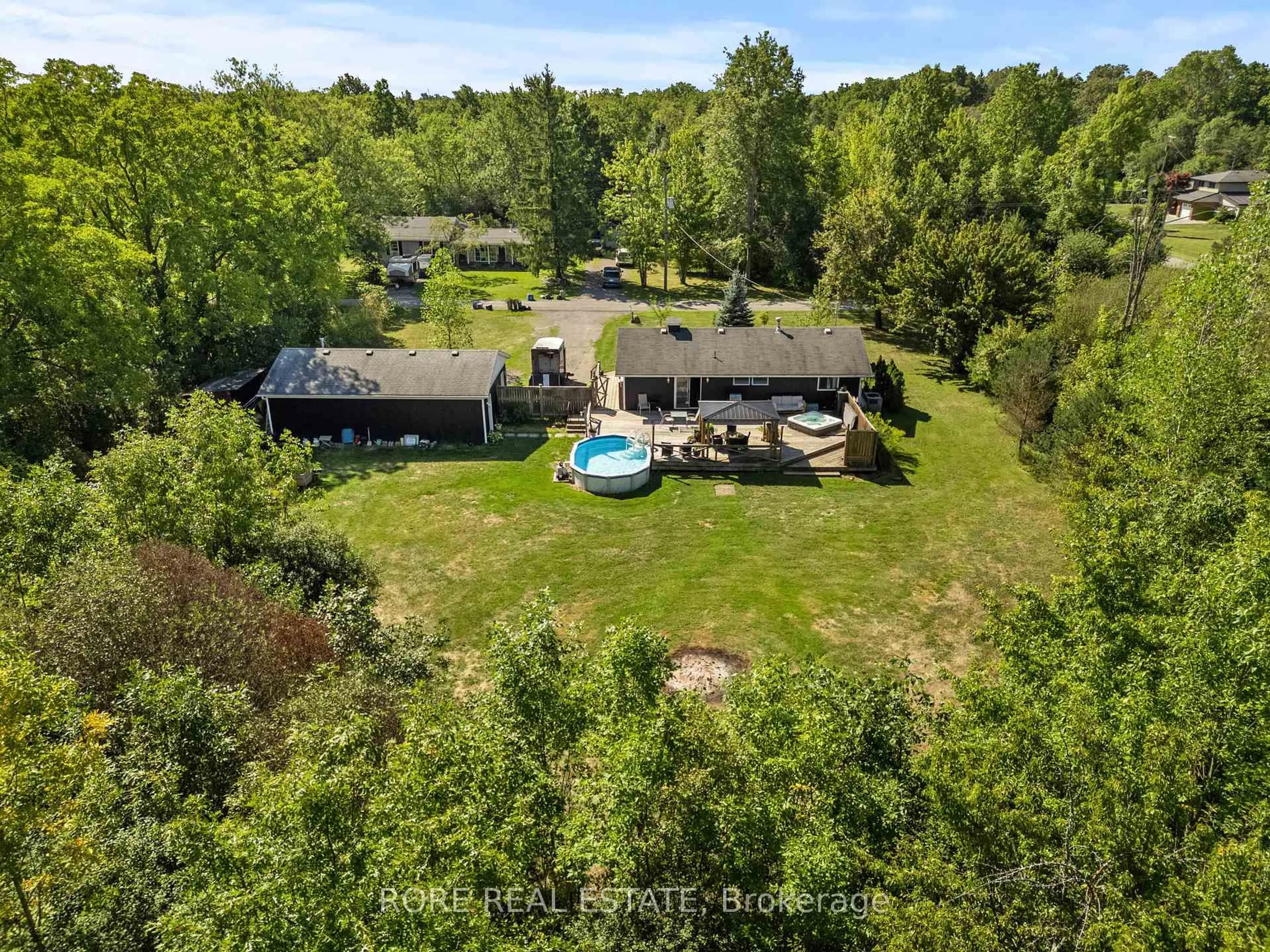A pic from outside/outdoor area/front of a property/back of a property/a pic from drone, water/lake/river/ocean view for 2858 Beach Ave, Fort Erie Ontario L0S 1N0