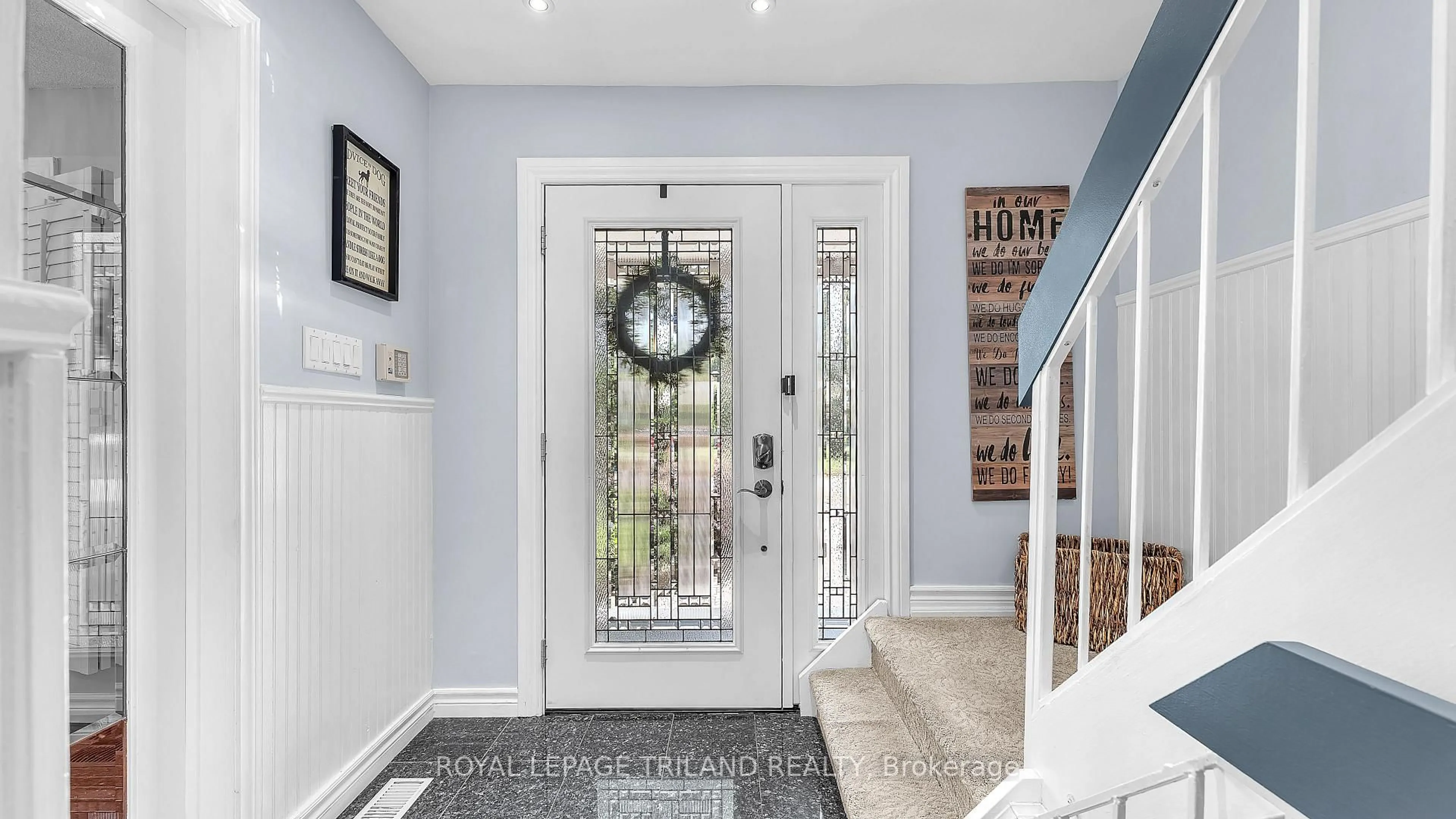 Indoor entryway for 151 Brixham Cres, London South Ontario N6K 1K9