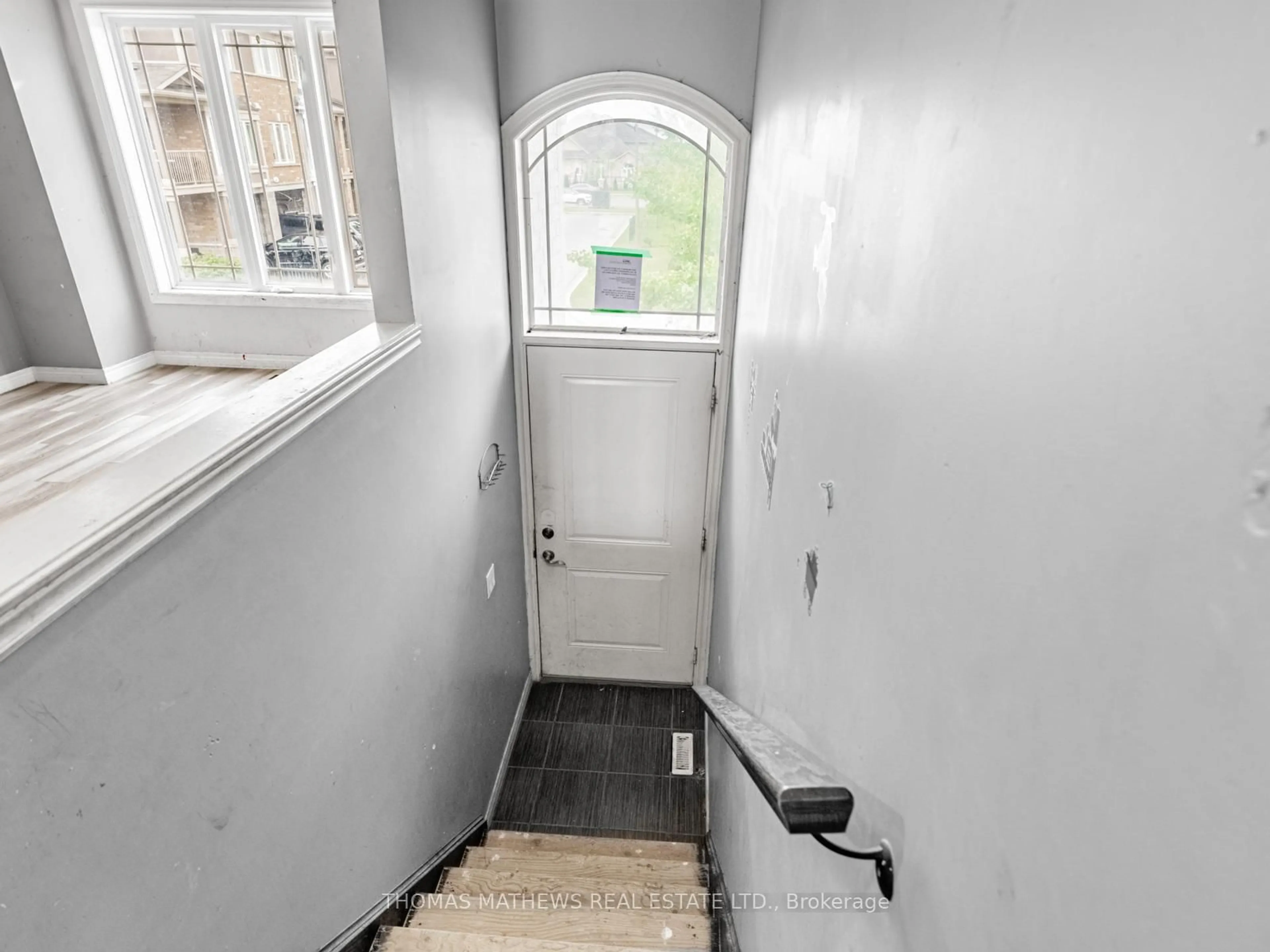 Indoor entryway for 60 Bloom Cres #28, Hamilton Ontario L0R 1P0
