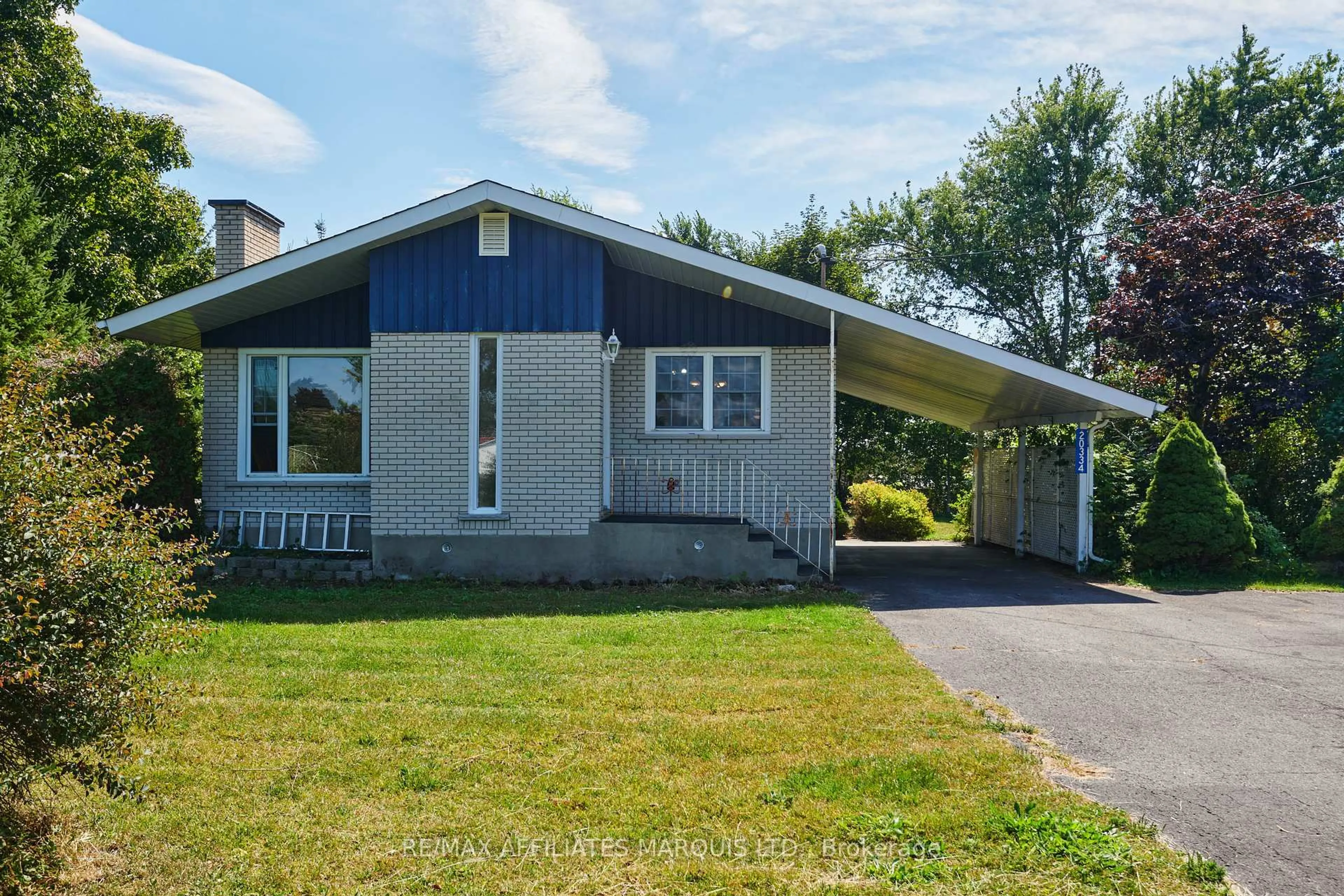 Home with vinyl exterior material, street for 20334 Third St (gv) St, South Glengarry Ontario K0C 1L0