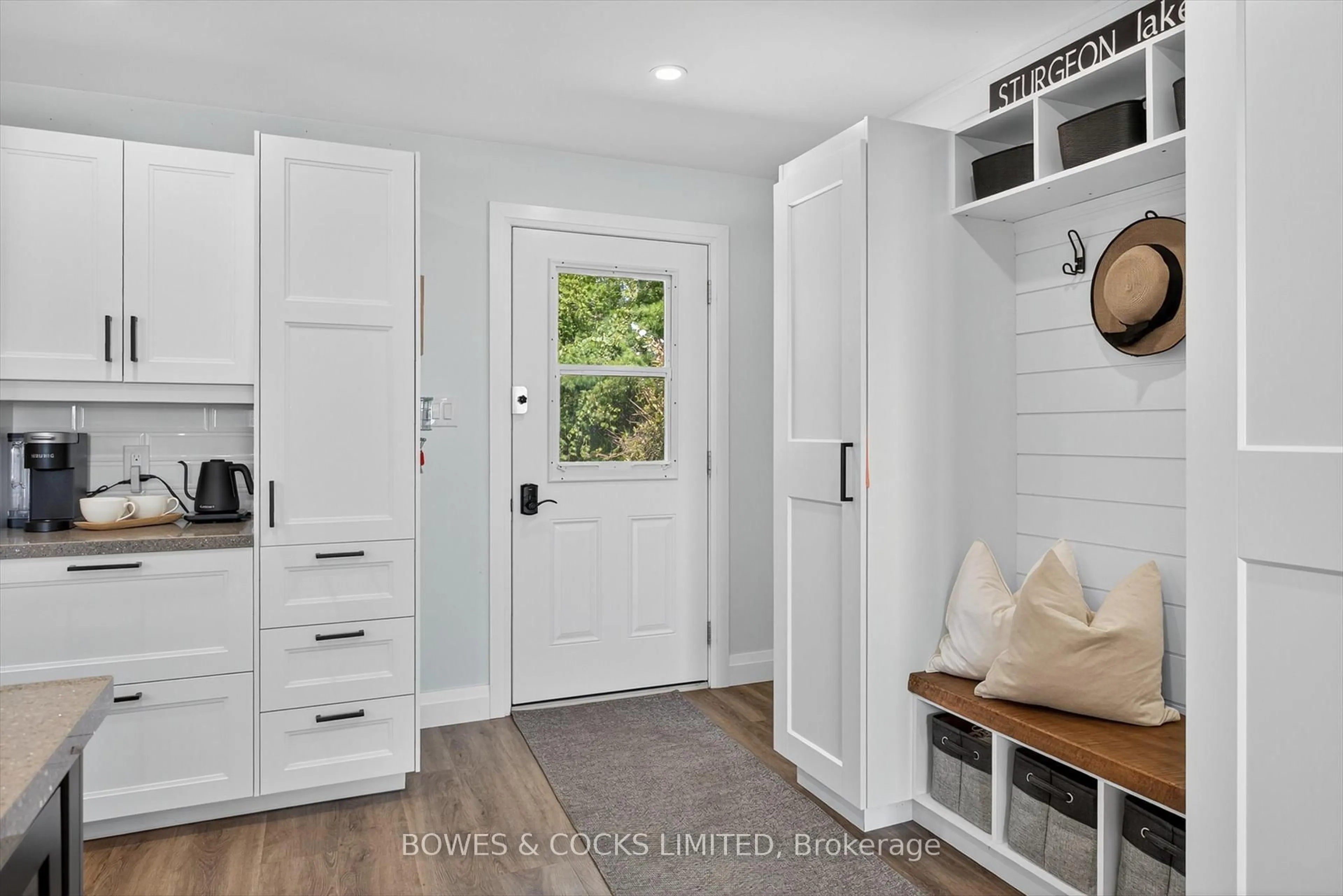 Indoor entryway for 32 Sturgeon Glen Rd, Kawartha Lakes Ontario K0M 1N0