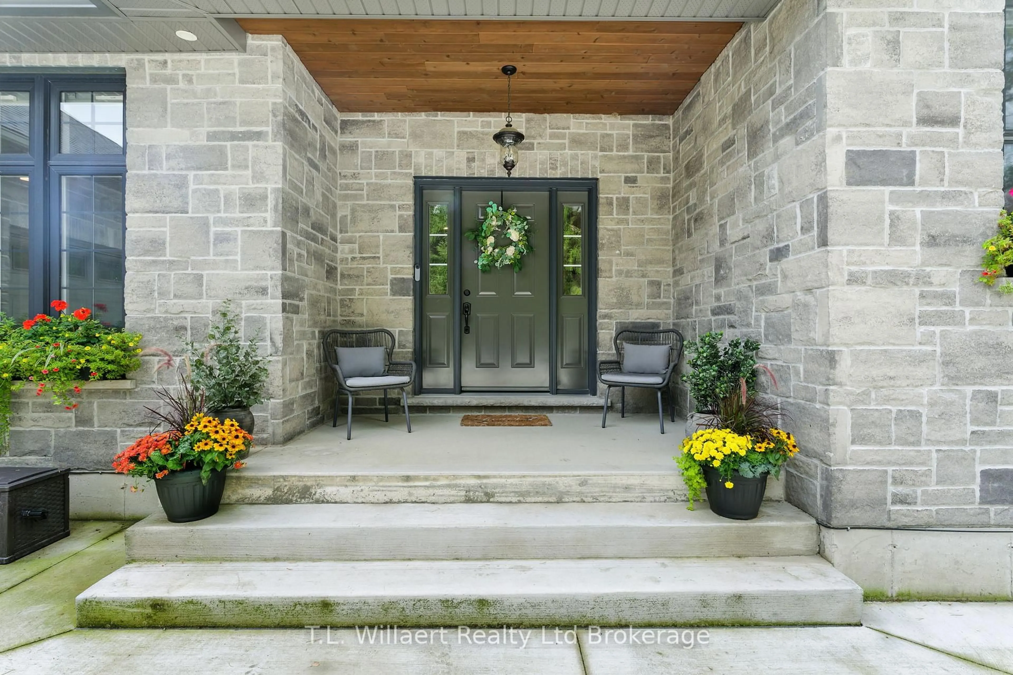Indoor entryway for 57121 Gray St, Bayham Ontario N0J 1H0