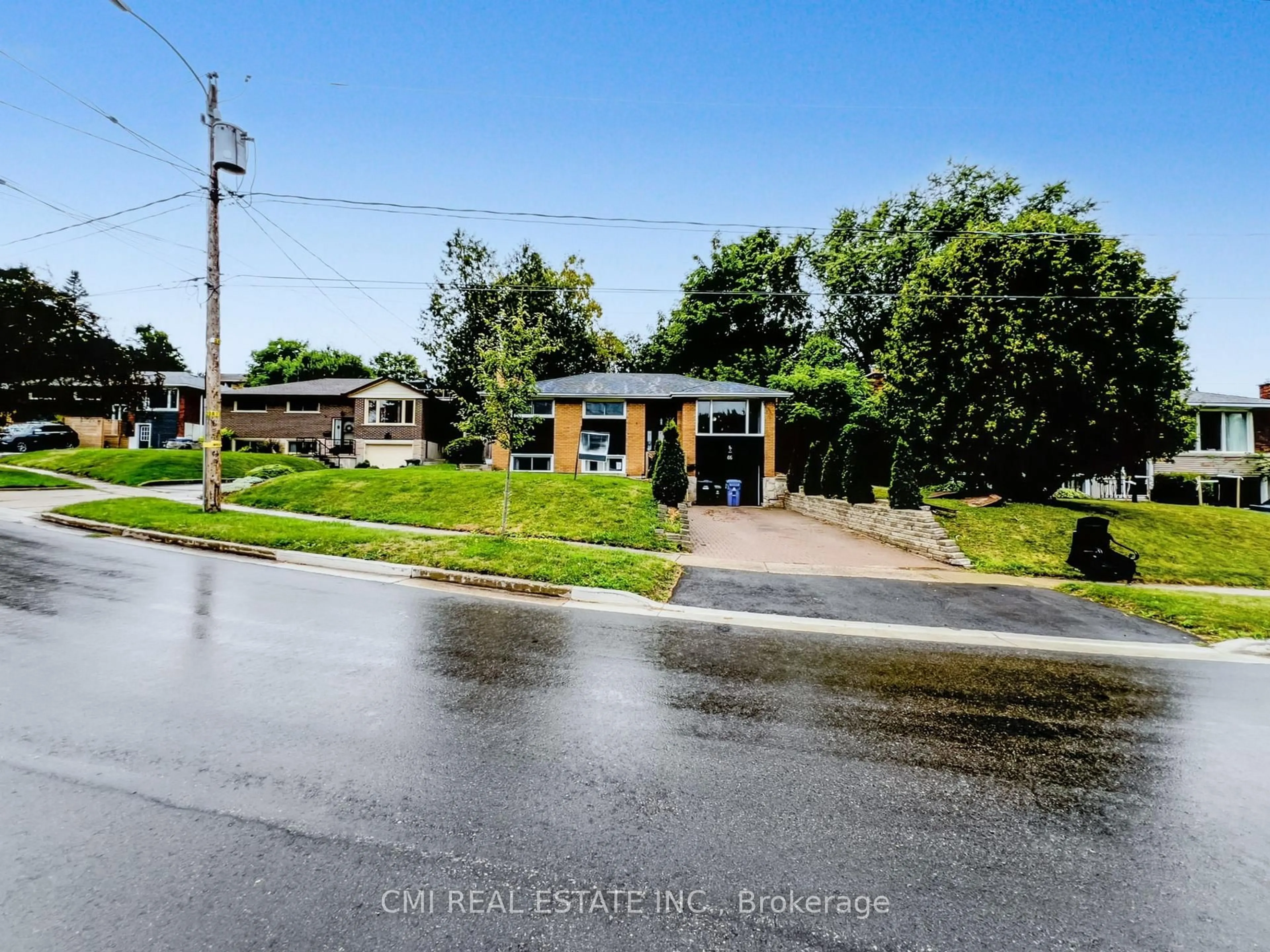 A pic from outside/outdoor area/front of a property/back of a property/a pic from drone, street for 66 Rosewood Ave, Guelph Ontario N1H 6A1