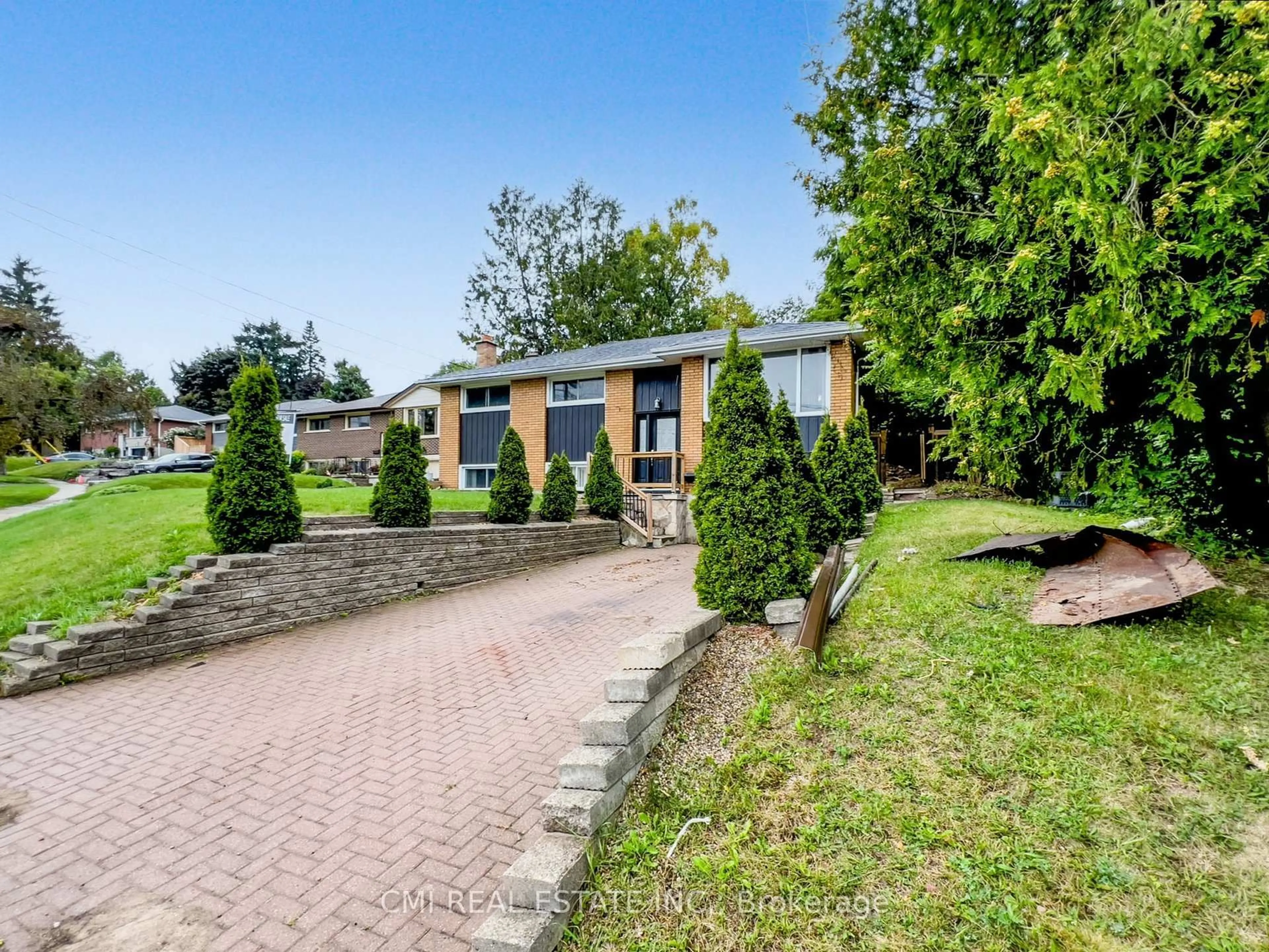 A pic from outside/outdoor area/front of a property/back of a property/a pic from drone, street for 66 Rosewood Ave, Guelph Ontario N1H 6A1