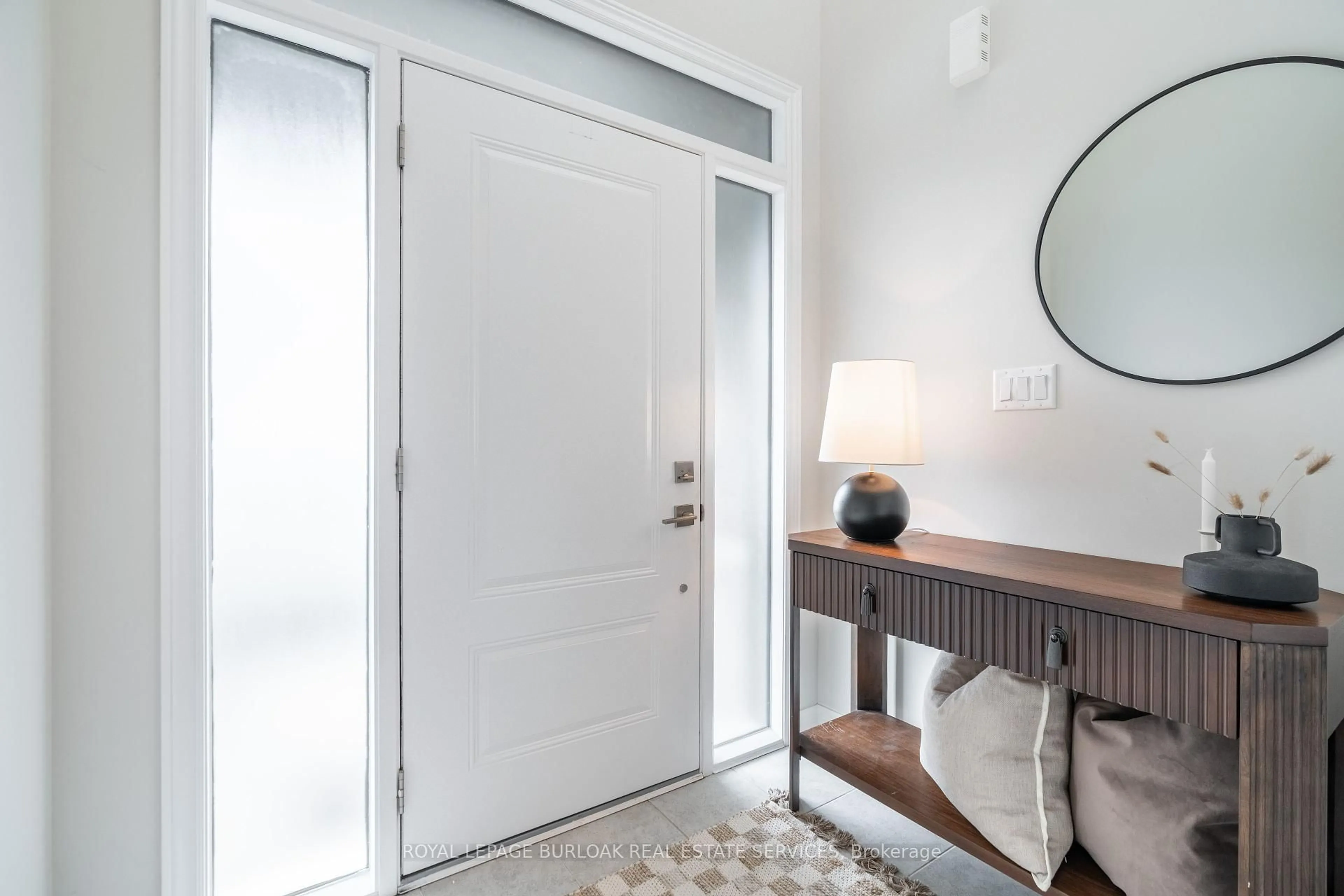 Indoor entryway for 127 Starfire Cres, Hamilton Ontario L8E 0K9