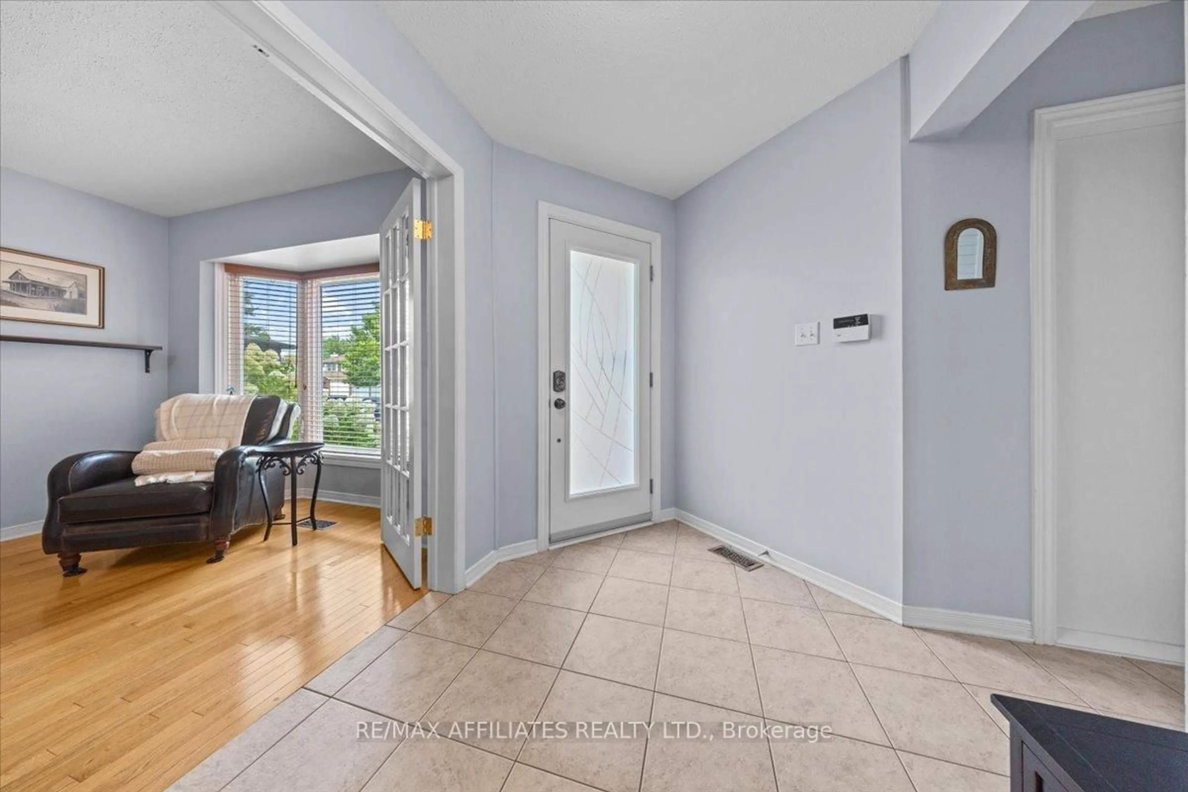 Indoor entryway for 605 Falwyn Cres, Orleans Ontario K4A 2B4