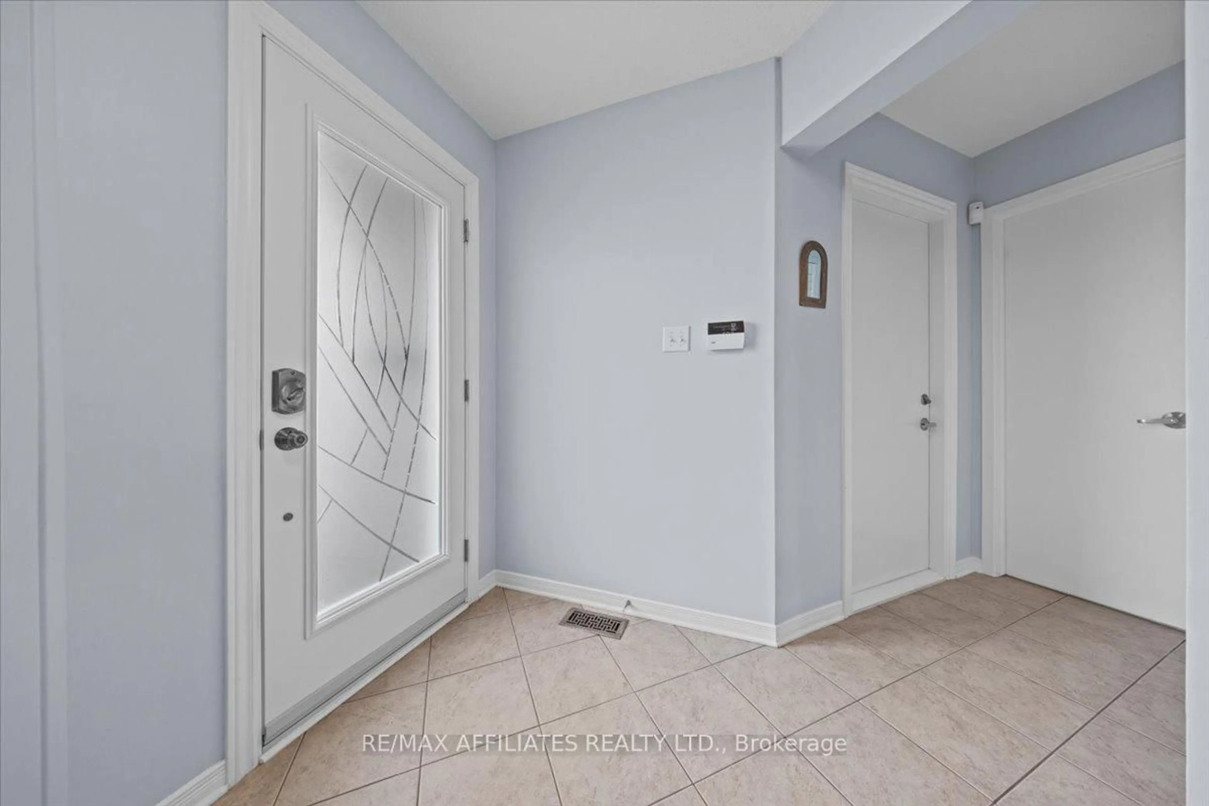 Indoor entryway for 605 Falwyn Cres, Orleans Ontario K4A 2B4