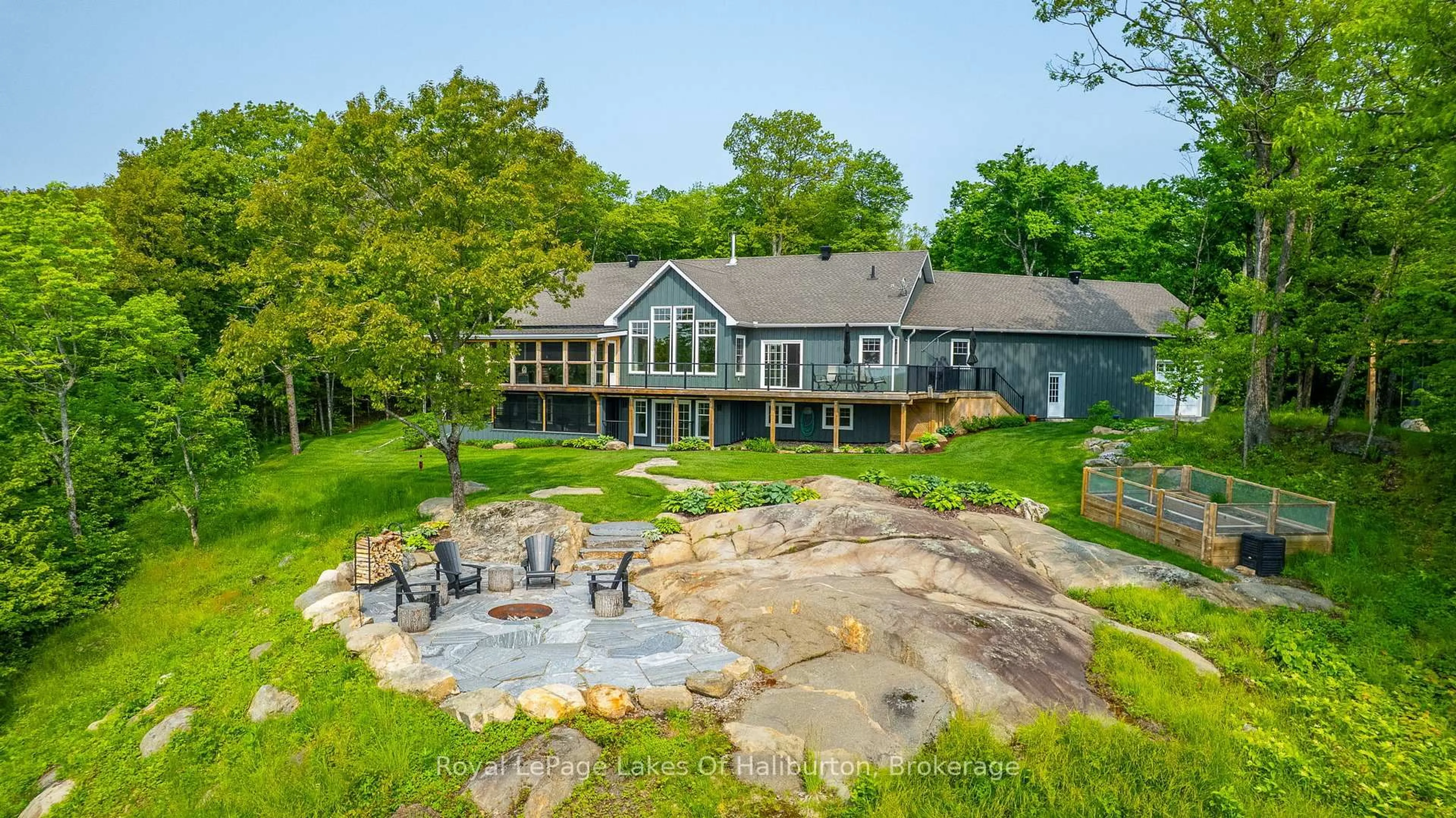 A pic from outside/outdoor area/front of a property/back of a property/a pic from drone, water/lake/river/ocean view for 1143 Trillium Tr, Dysart et al Ontario K0M 1S0
