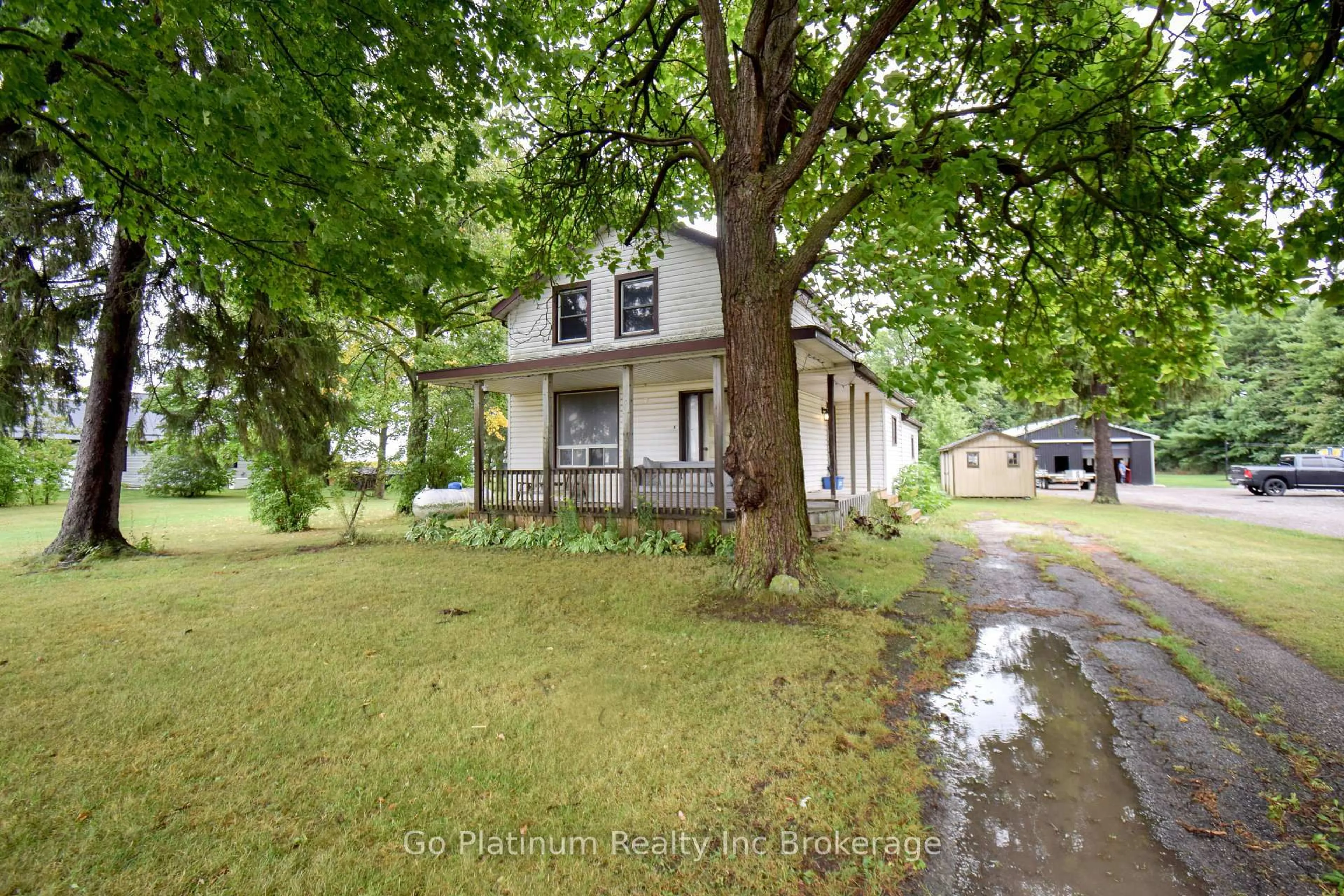 A pic from outside/outdoor area/front of a property/back of a property/a pic from drone, street for 793436 Slant Rd, Norwich Ontario N0J 1P0
