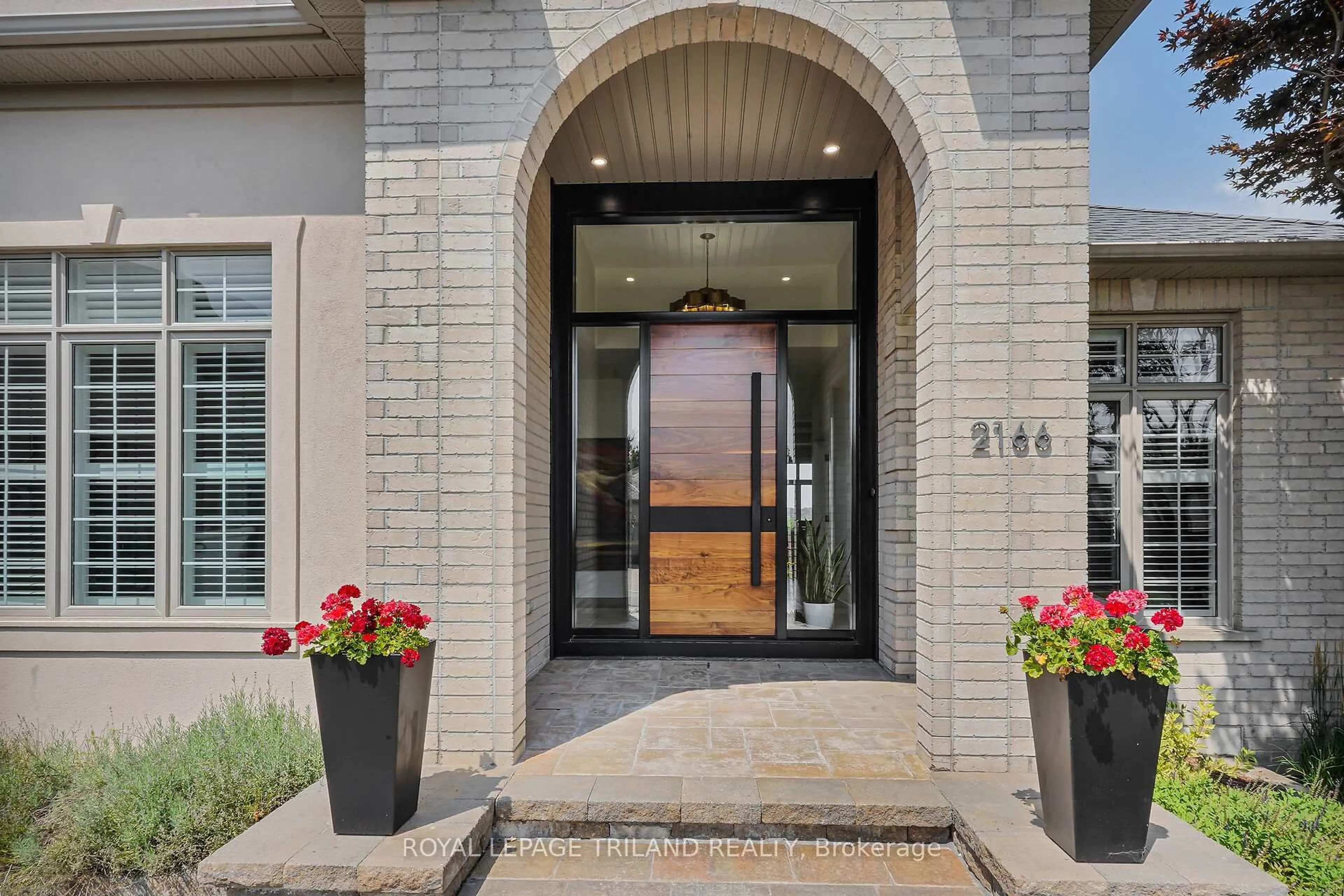 Indoor entryway for 2166 Jack Nash Dr, London South Ontario N6K 5R1