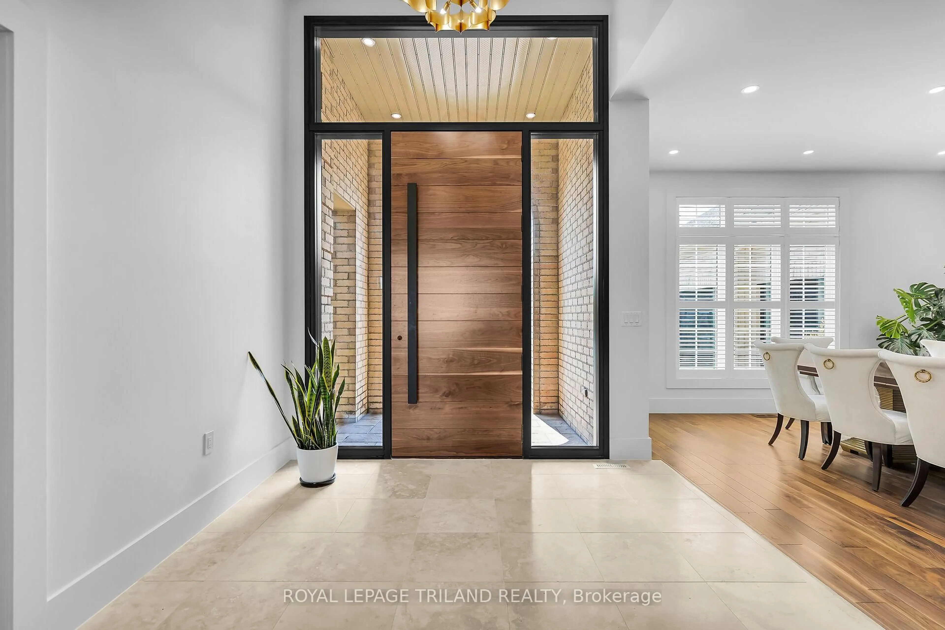 Indoor entryway for 2166 Jack Nash Dr, London South Ontario N6K 5R1