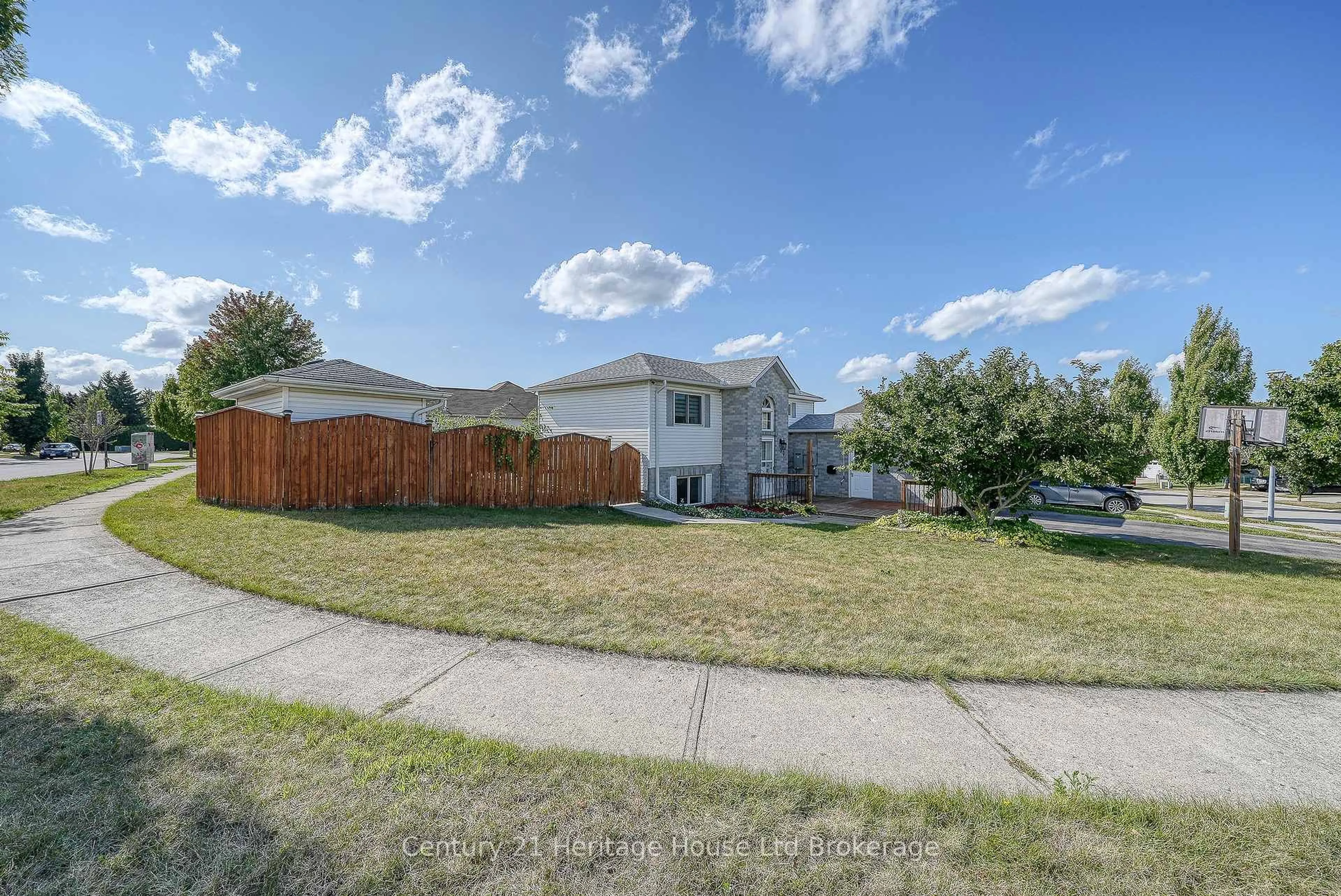 A pic from outside/outdoor area/front of a property/back of a property/a pic from drone, street for 50 Pebble Beach Crt, Woodstock Ontario N4S 8X2